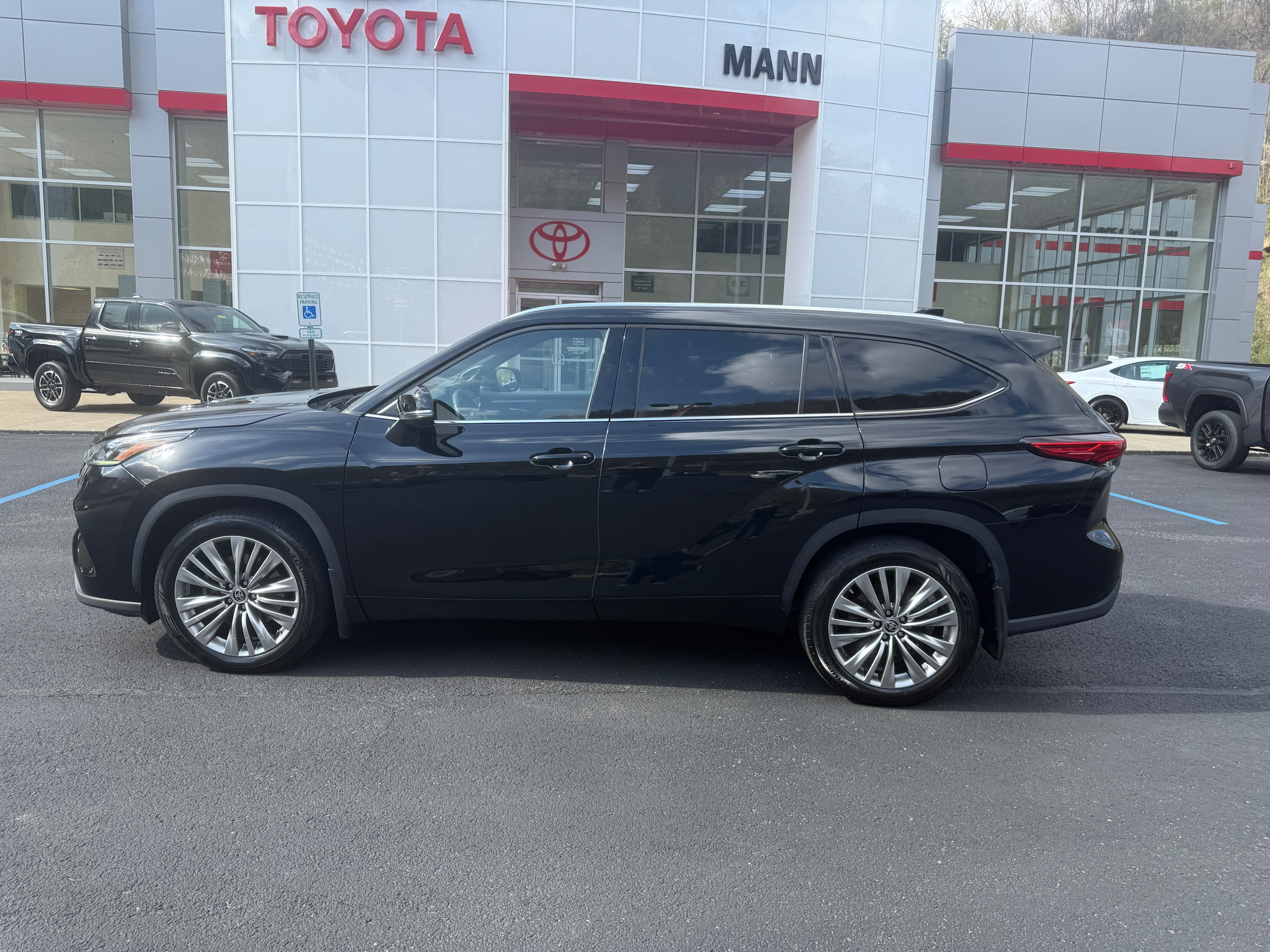 View vehicle photo 2