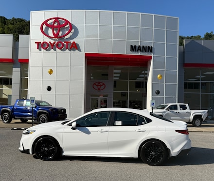 2025 Toyota Camry SE Sedan