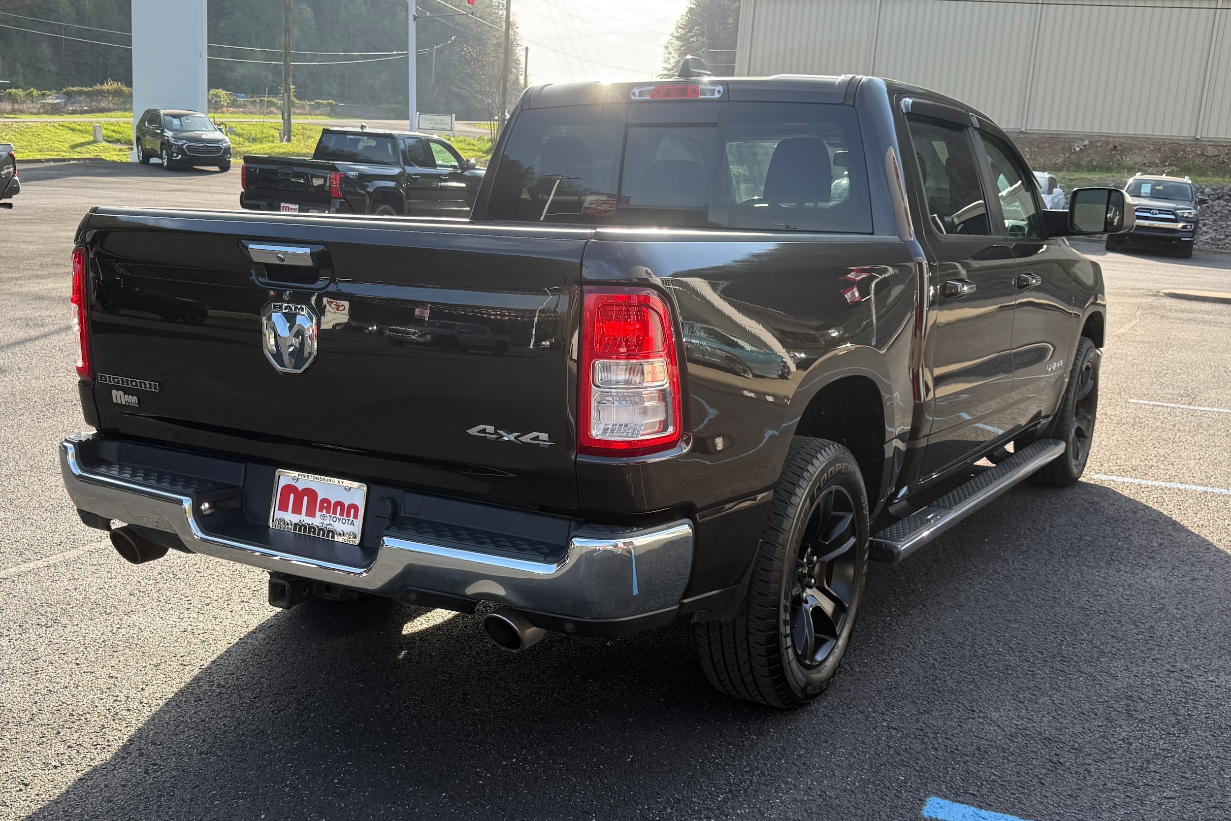 View vehicle photo 7