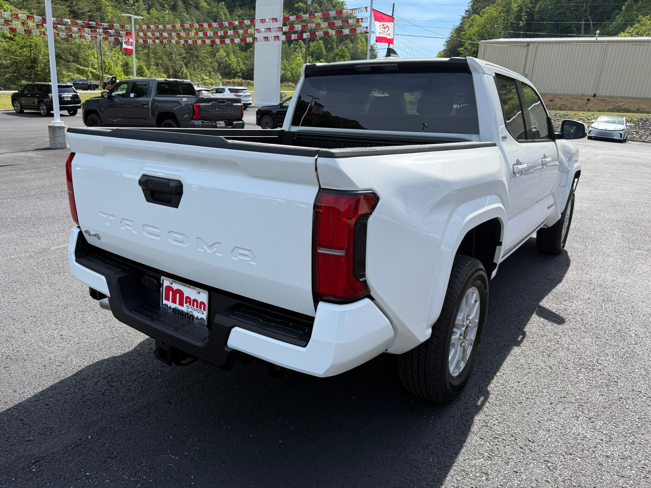 View vehicle photo 7