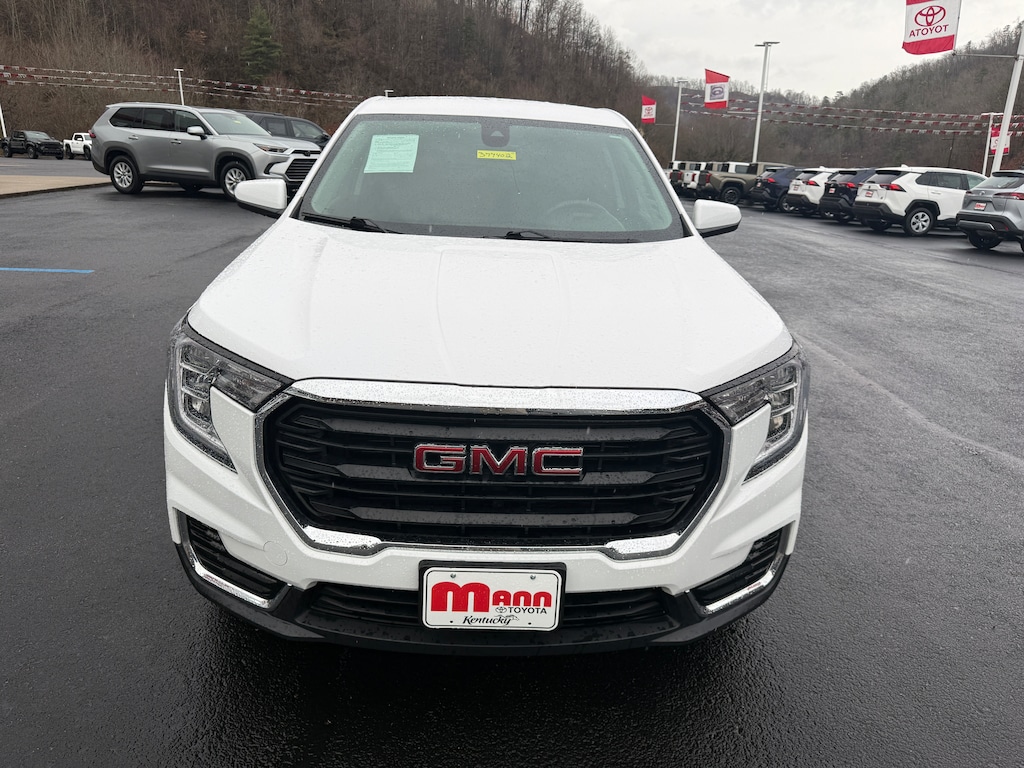 Used 2024 GMC Terrain SLE SUV