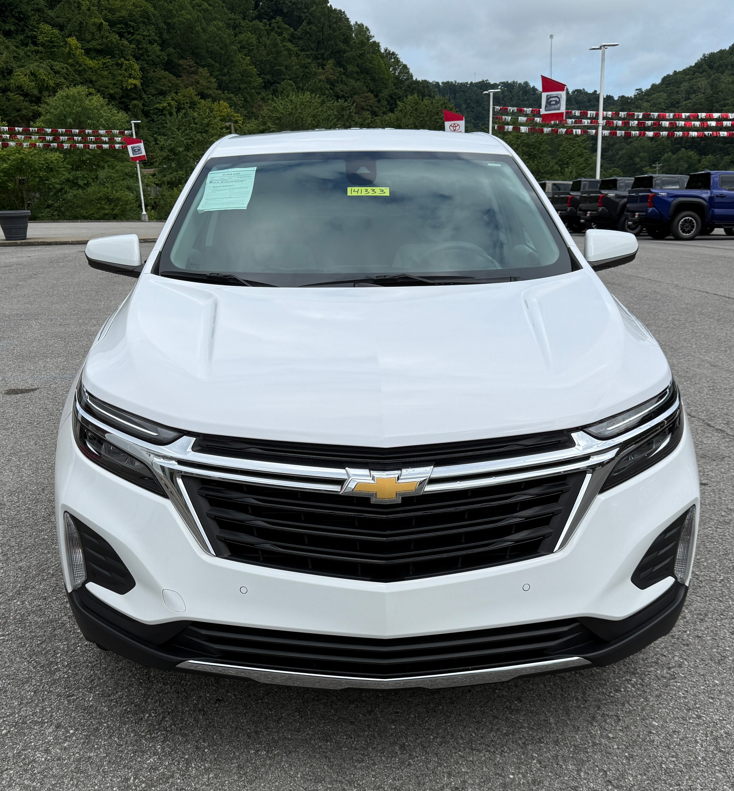 2022 Chevrolet Equinox LT photo 3