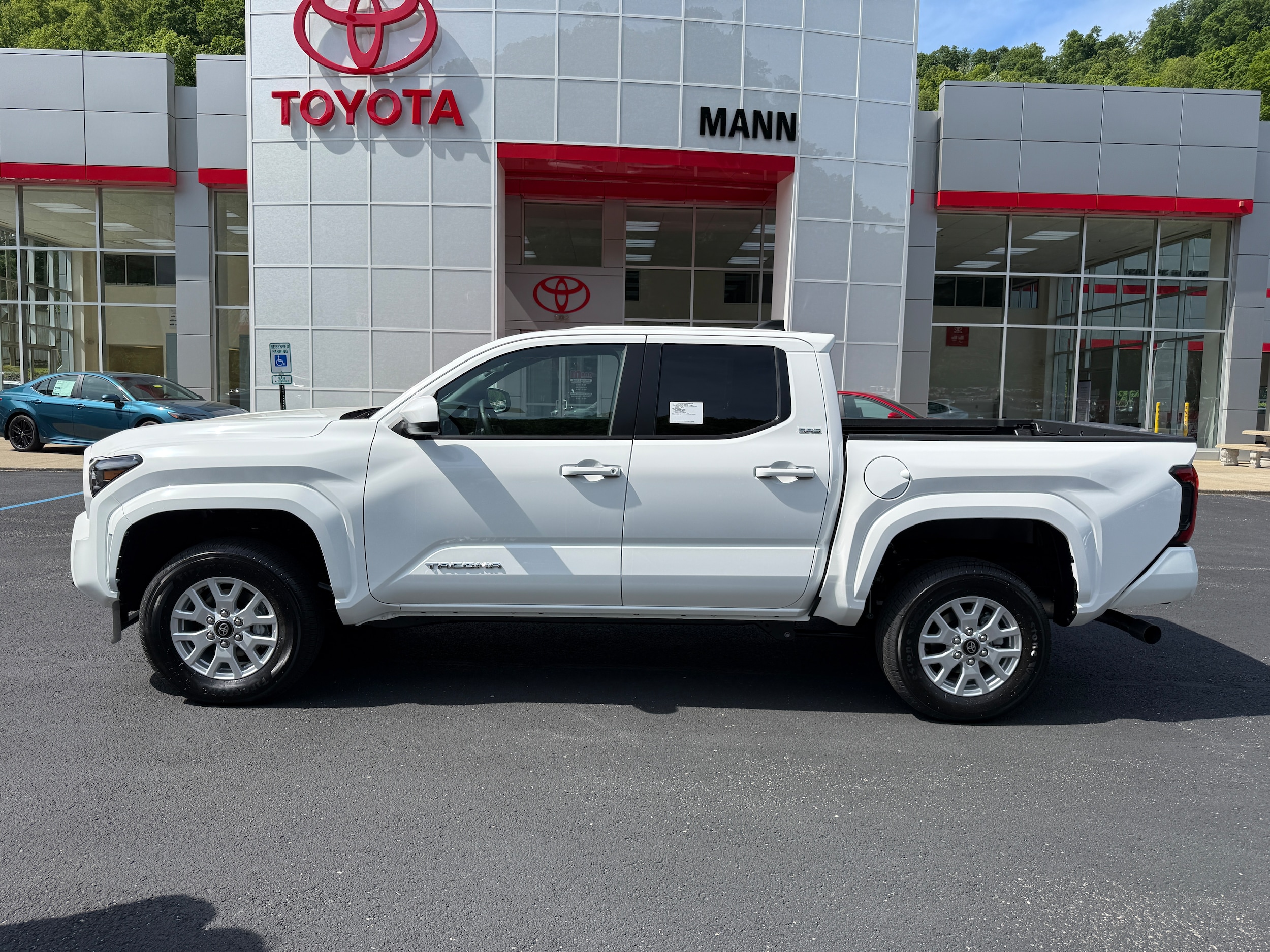View vehicle photo 2
