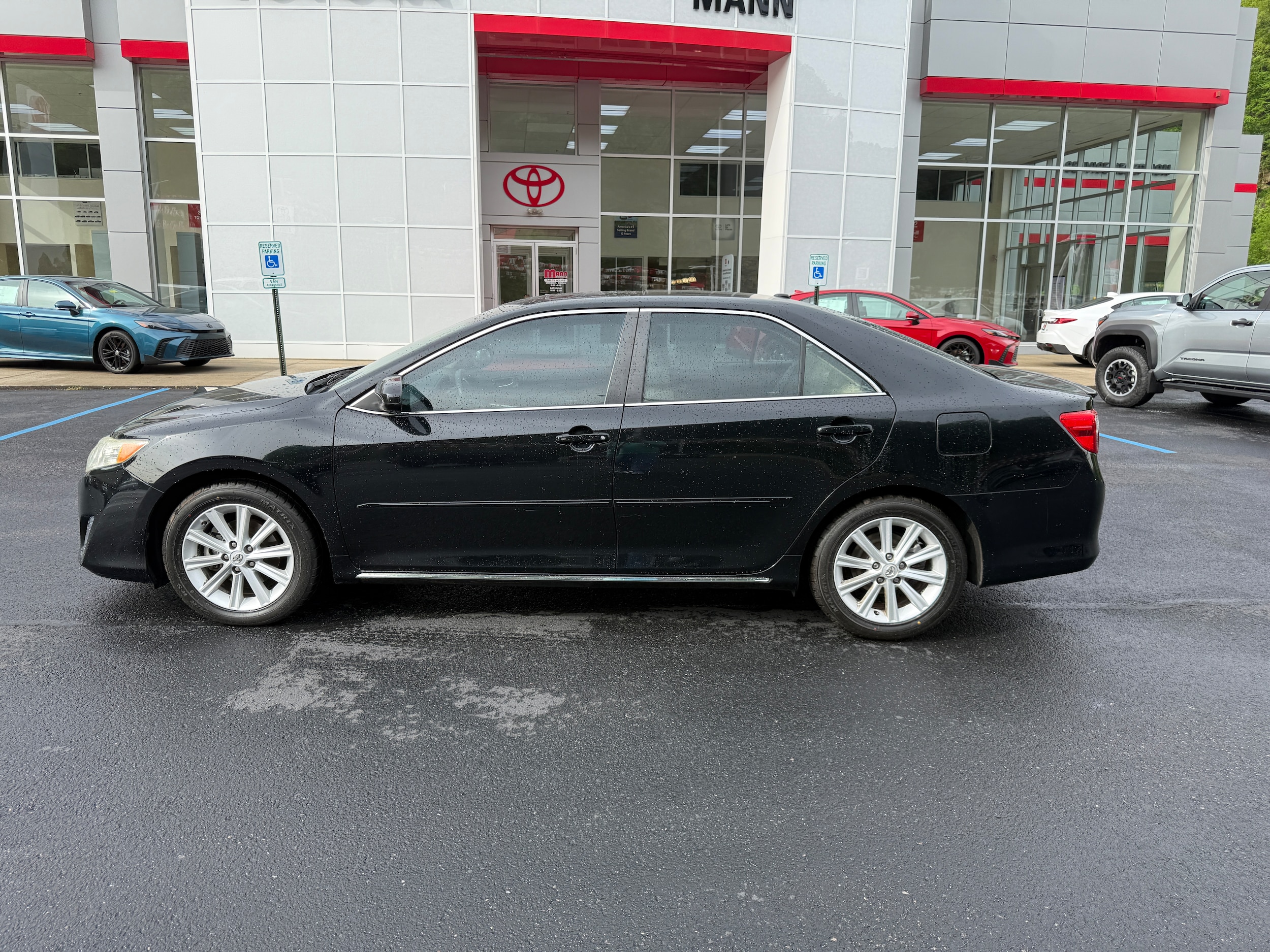 Used 2013 Toyota Camry XLE with VIN 4T1BK1FK8DU529305 for sale in Prestonsburg, KY