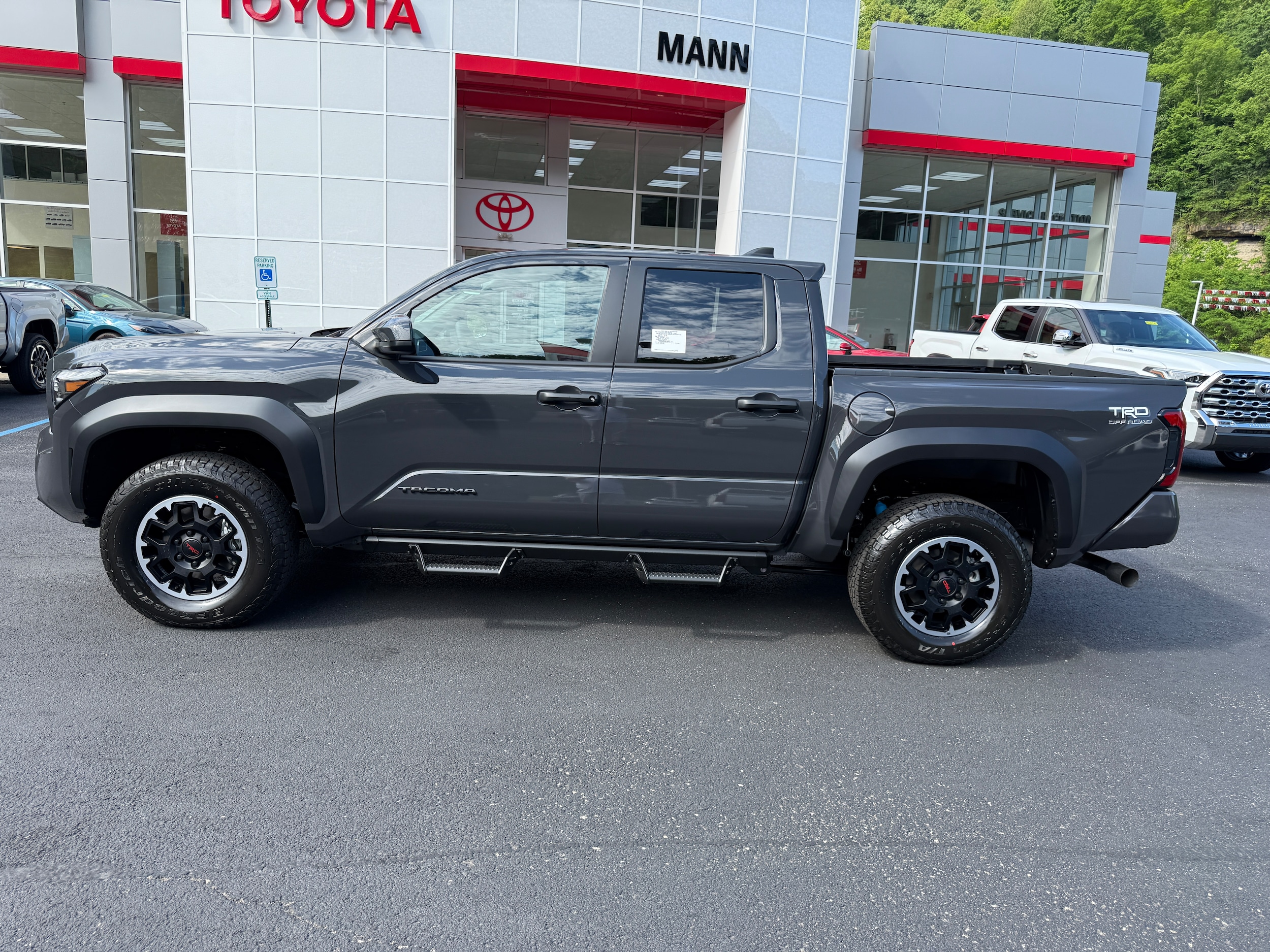 View vehicle photo 2