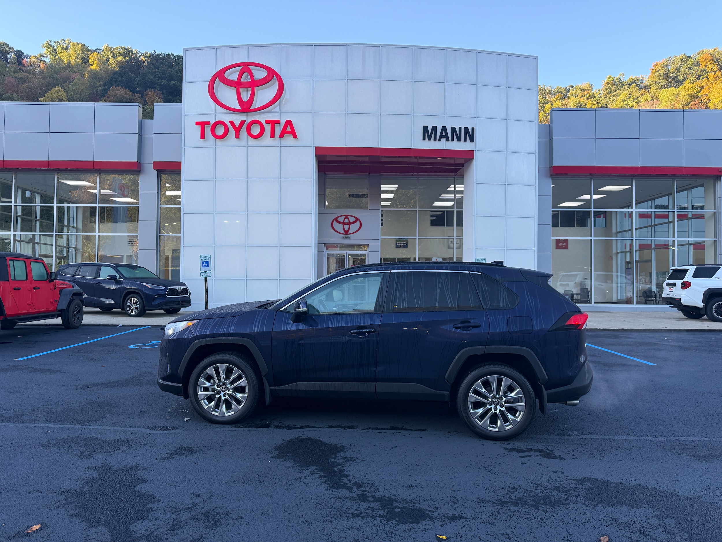 2025 Toyota RAV4 XLE Premium