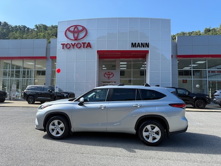 2023 Toyota Highlander LE SUV