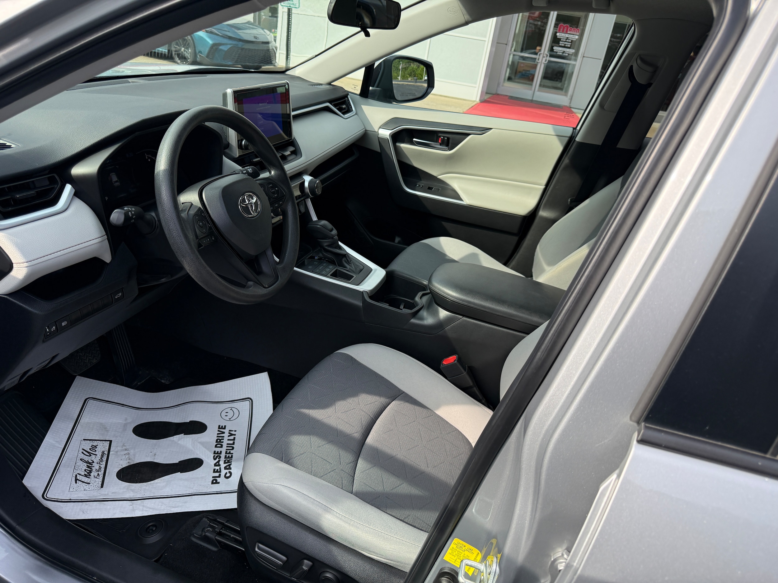 2023 Toyota RAV4 XLE - Photo 14