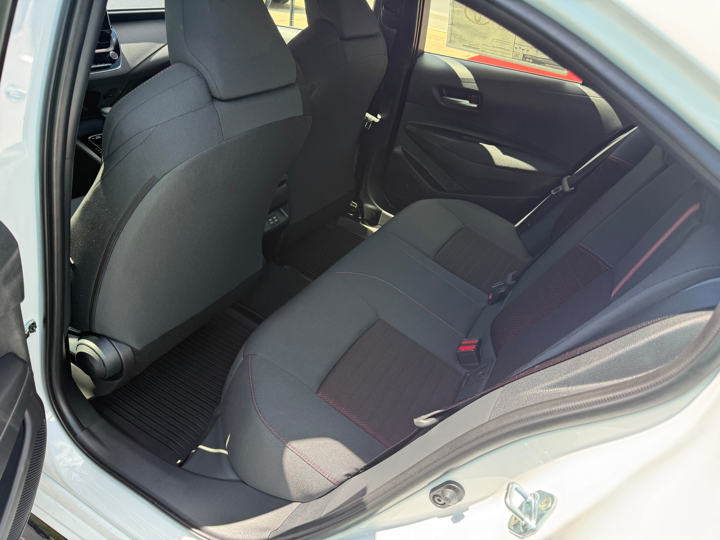 2026 Toyota Corolla SE - Photo 11