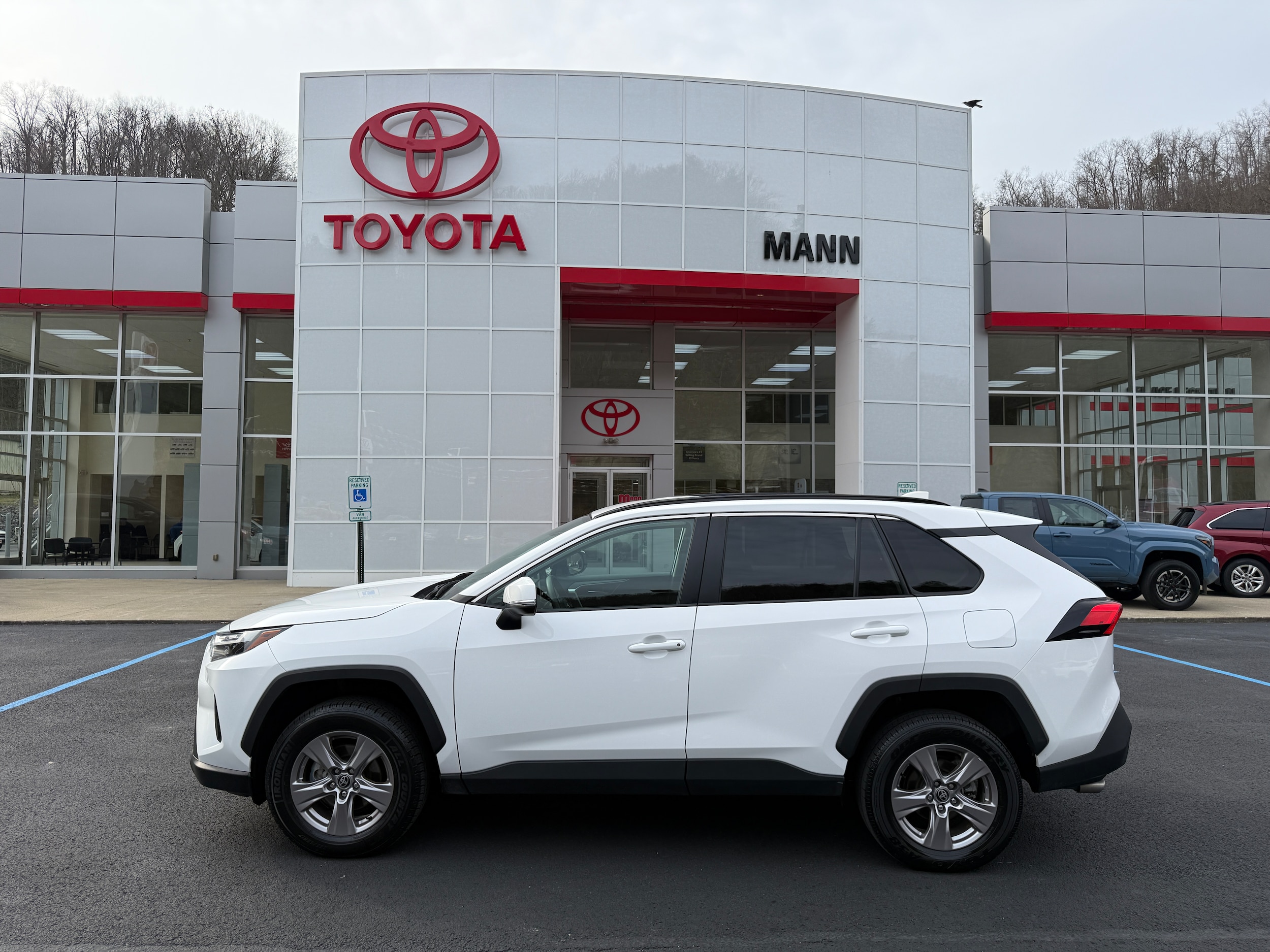 2025 Toyota RAV4 SUV 