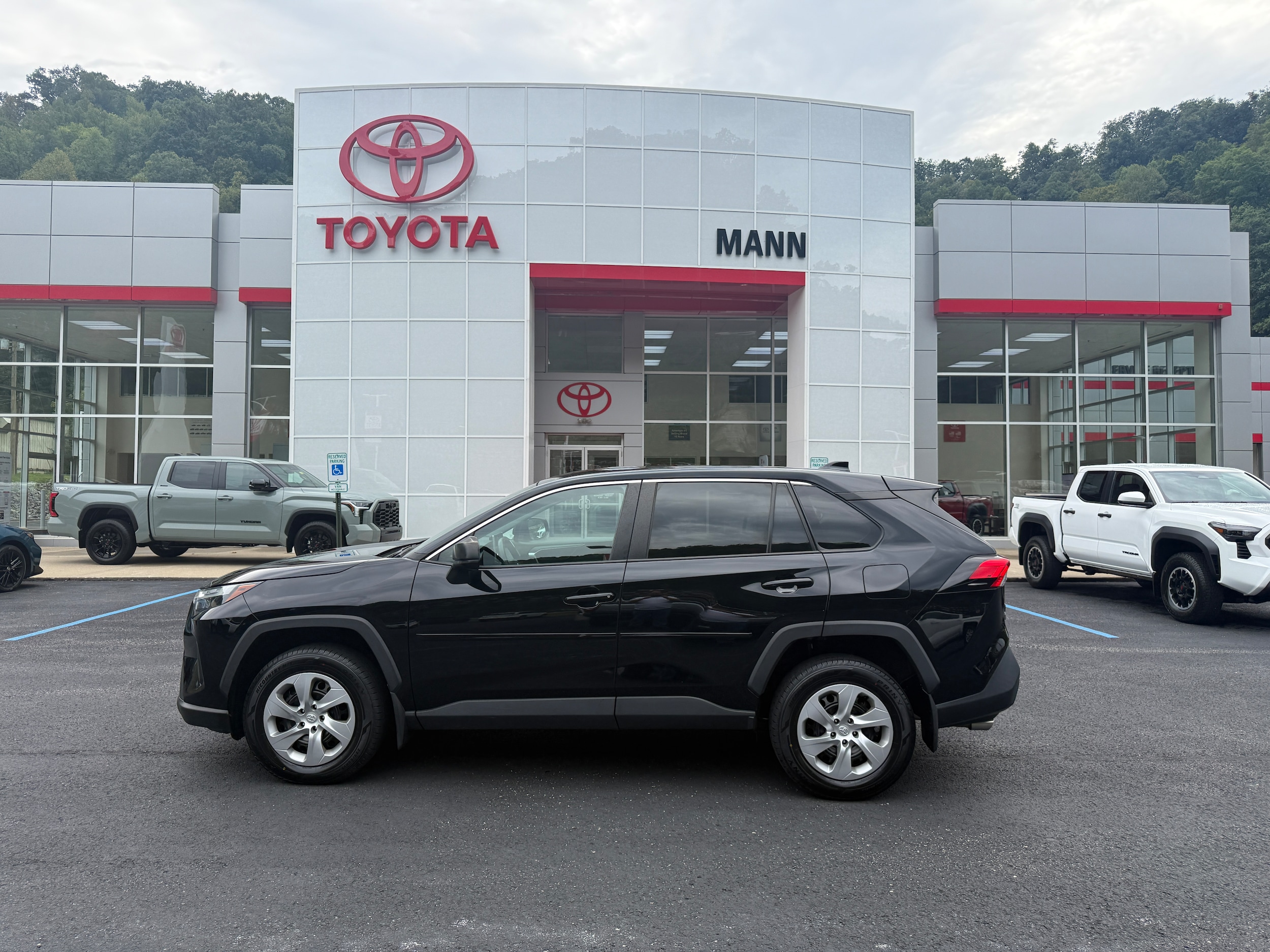 2023 Toyota RAV4 LE