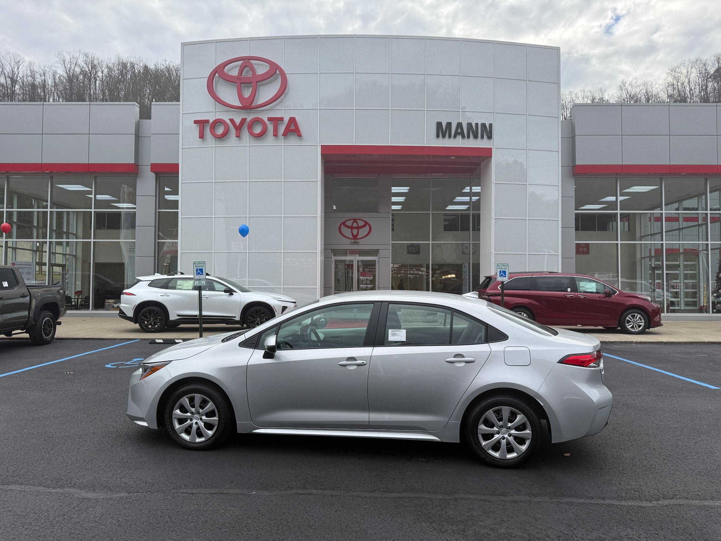 2026 Toyota Corolla LE's photo