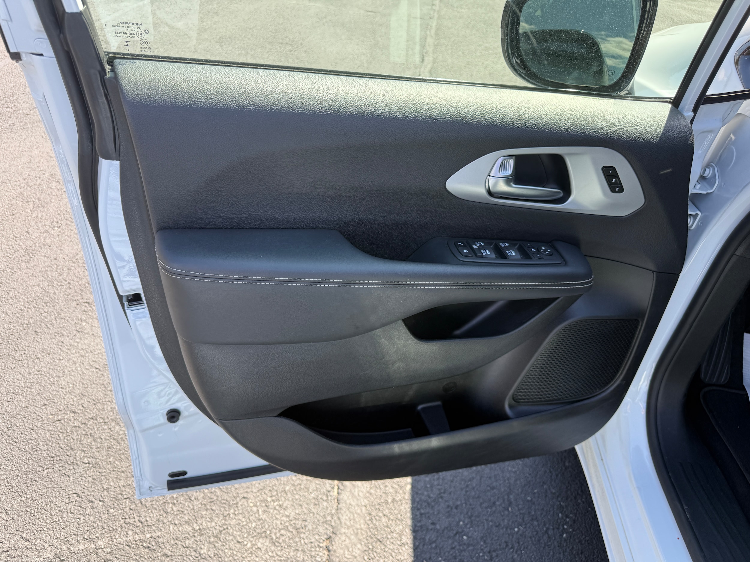 2025 Chrysler Pacifica Limited - Photo 13