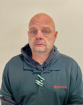 Staff member Steve Hyden from ID_56c5ee7a6d3e