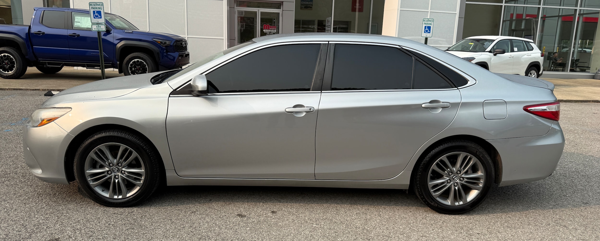Used 2015 Toyota Camry SE with VIN 4T1BF1FK3FU483129 for sale in Prestonsburg, KY