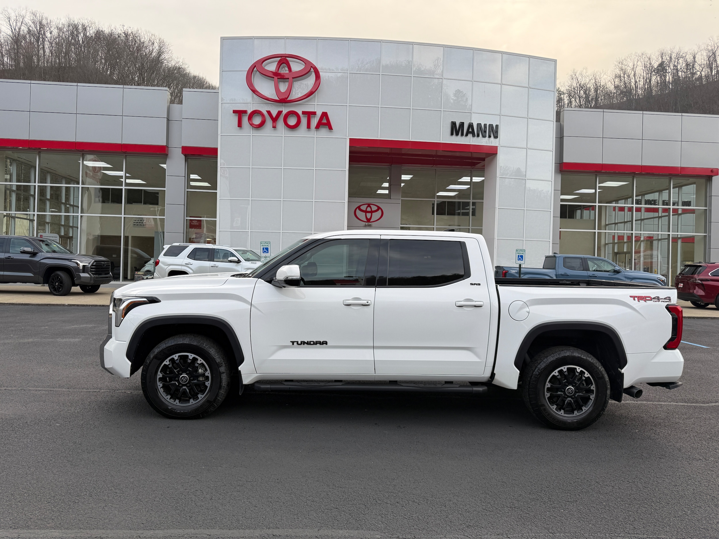 2023 Toyota Tundra SR5's photo