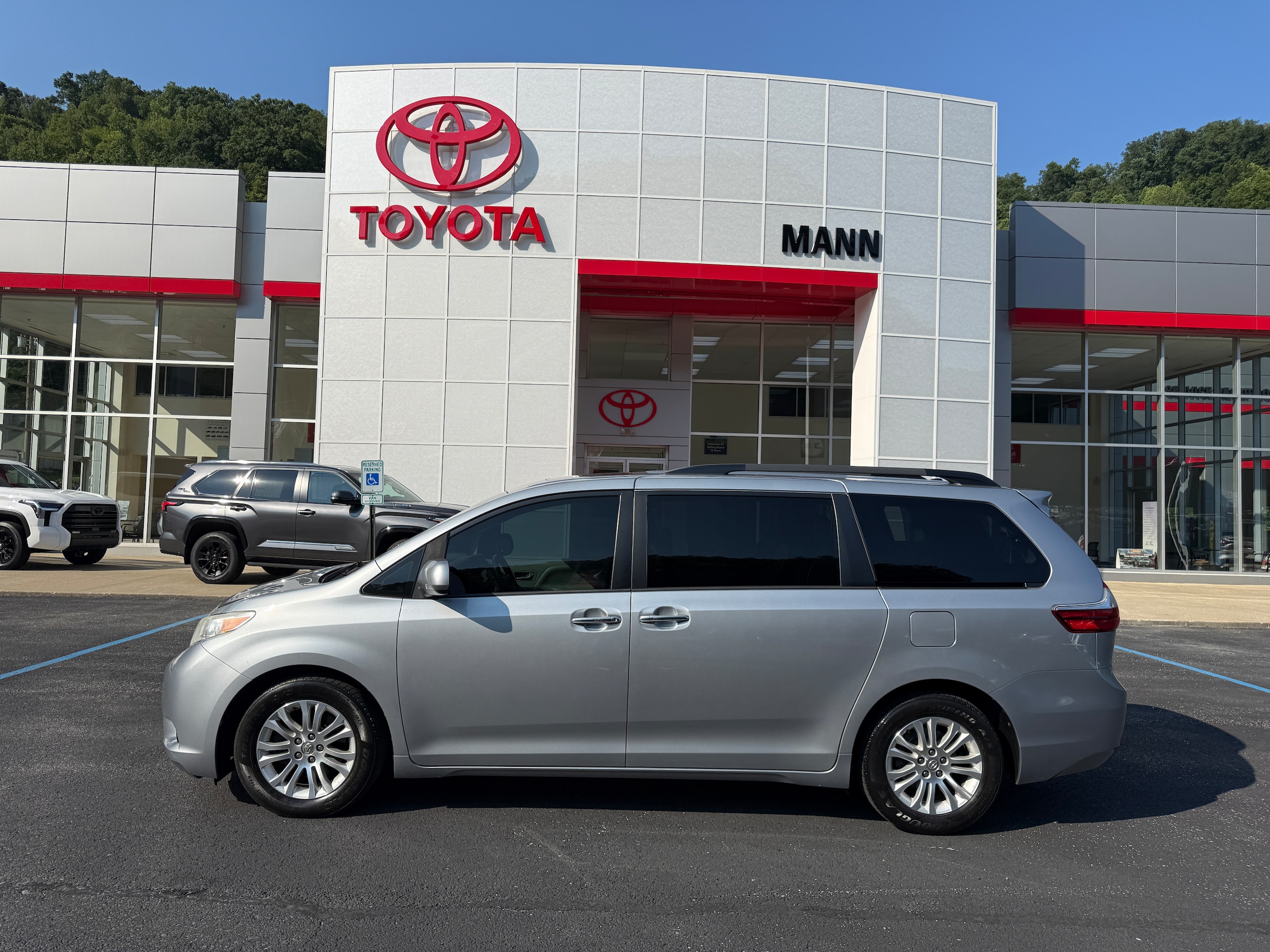 Silver Sky 2016 Toyota Sienna Minivan  Automatic