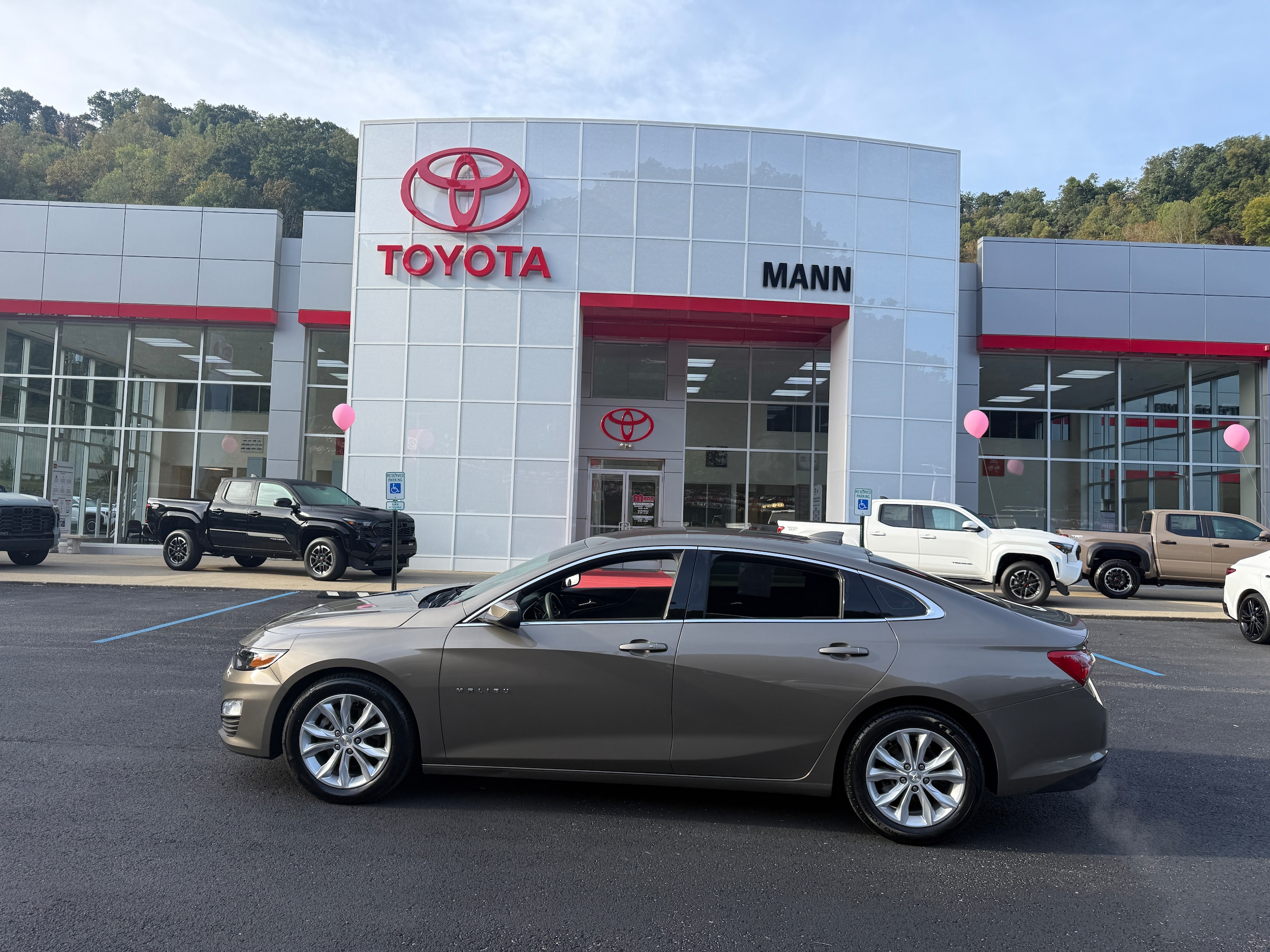 Used 2020 Chevrolet Malibu 1LT with VIN 1G1ZD5ST7LF092301 for sale in Prestonsburg, KY