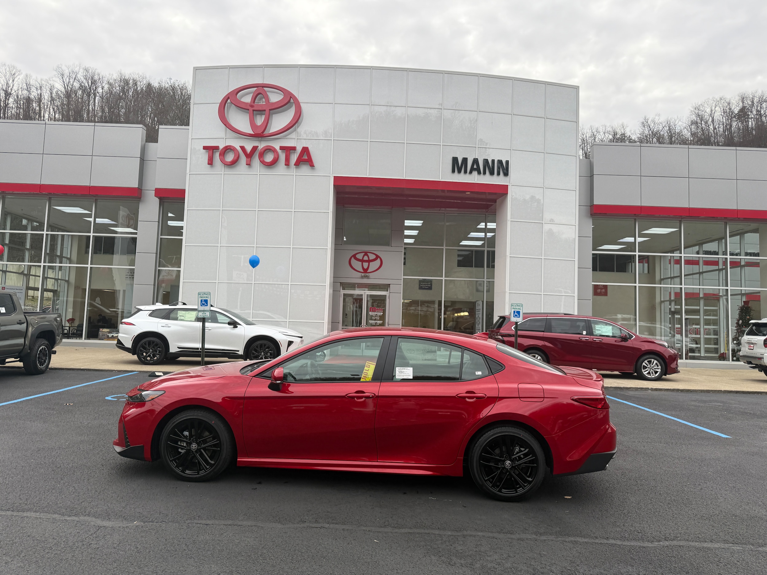 2026 Toyota Camry SE's photo