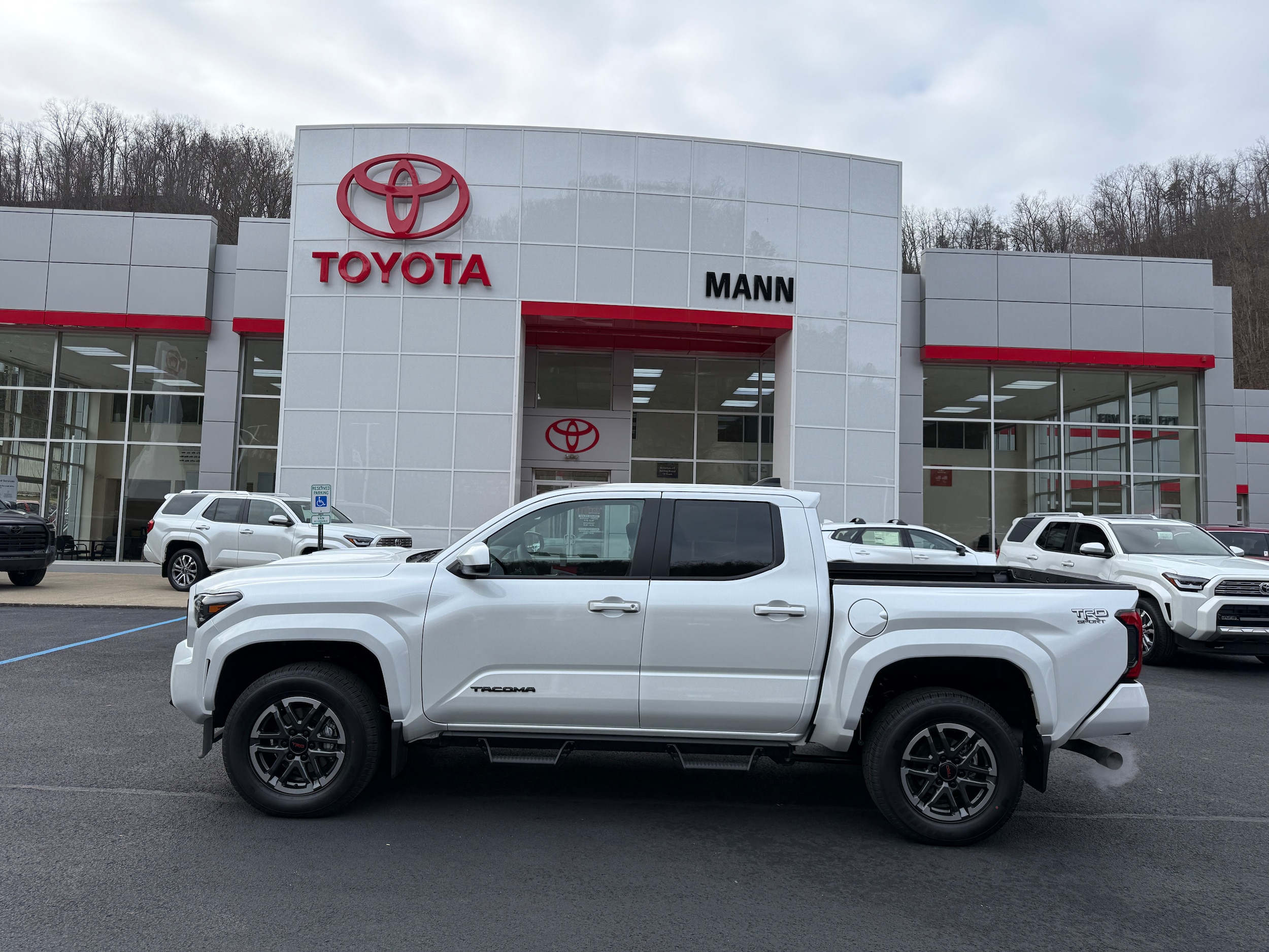 2026 Toyota Tacoma TRD Sport's photo