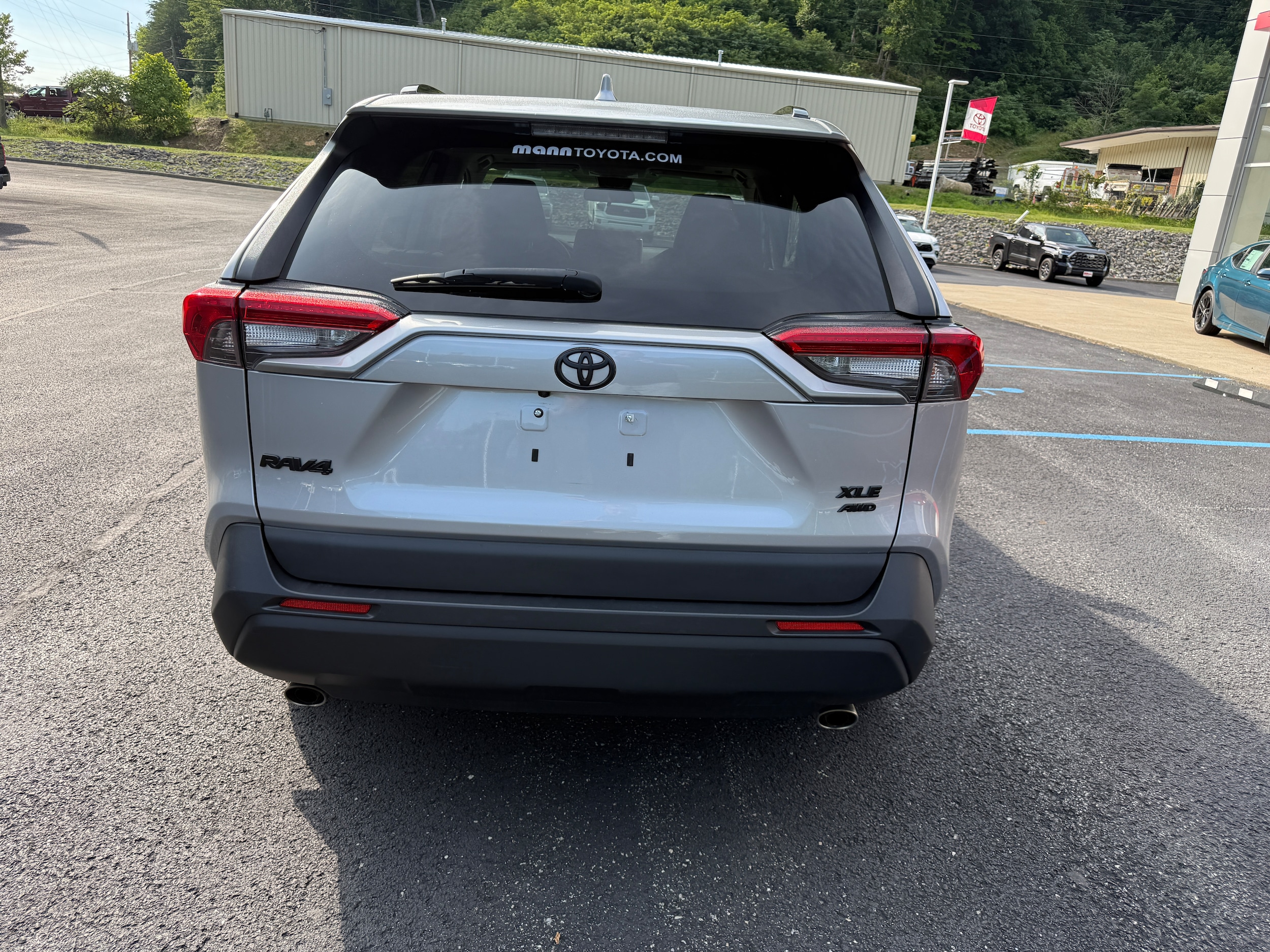 2023 Toyota RAV4 XLE - Photo 8
