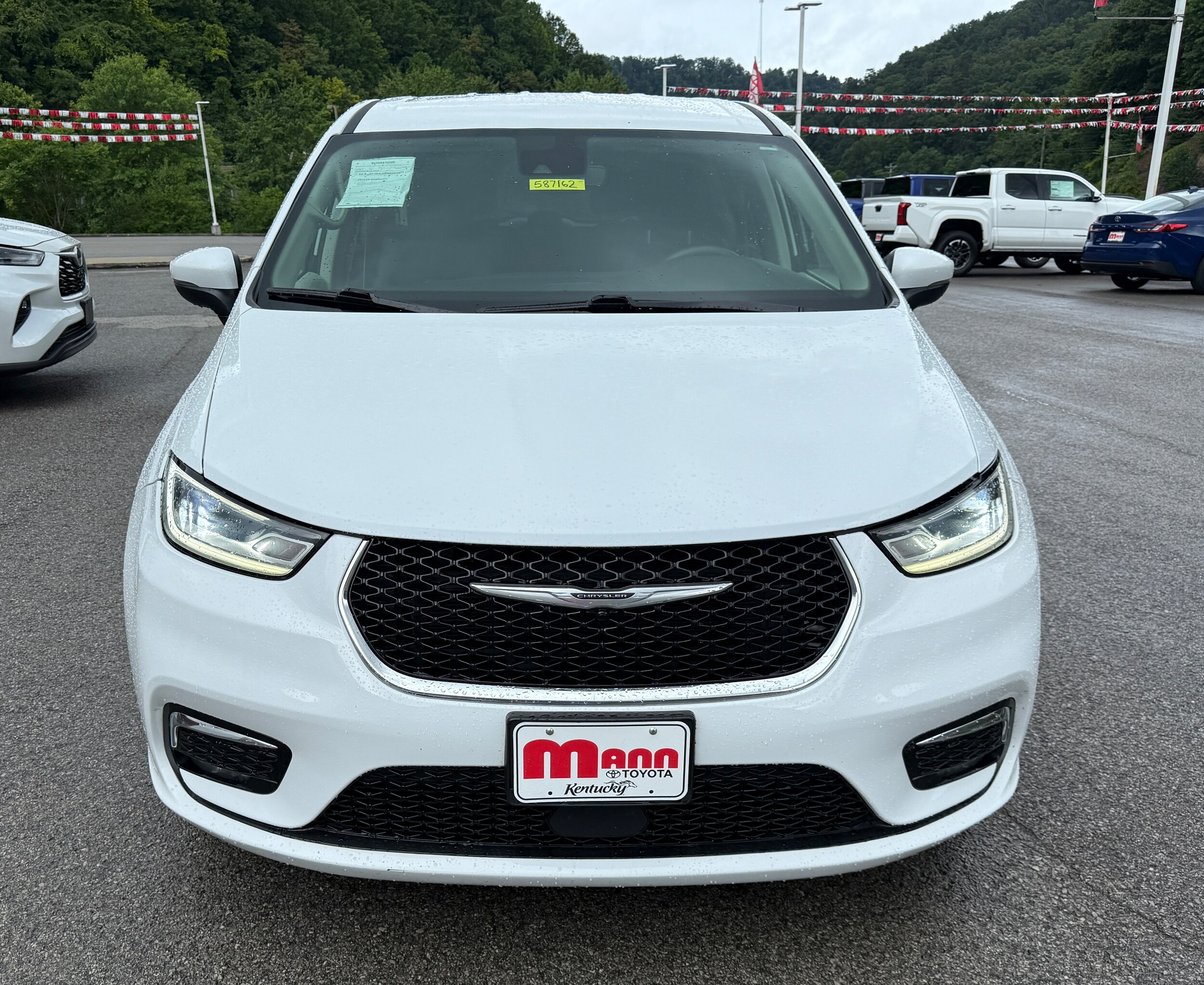 2023 Chrysler Pacifica Touring L photo 4
