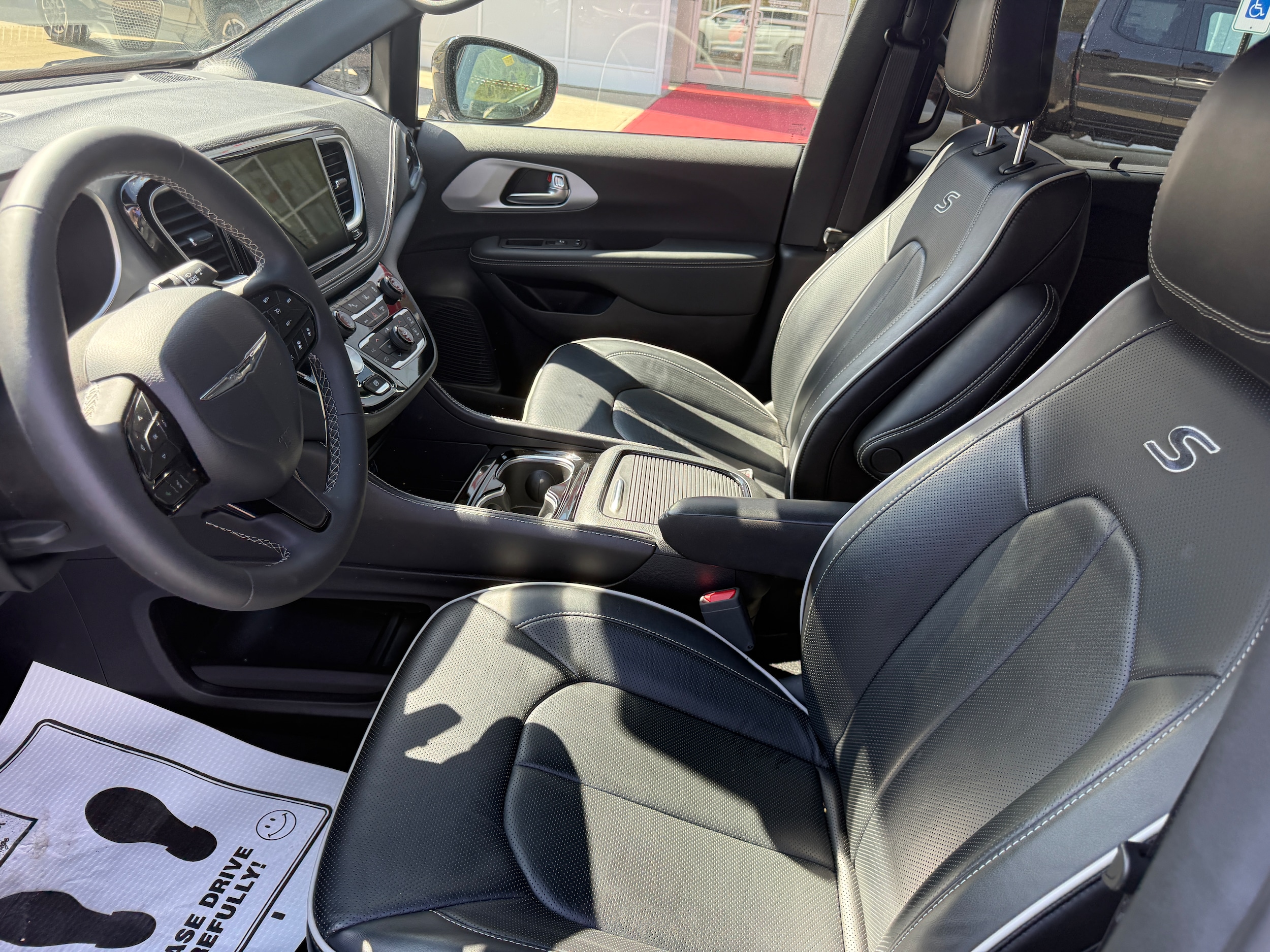 2025 Chrysler Pacifica Limited - Photo 14