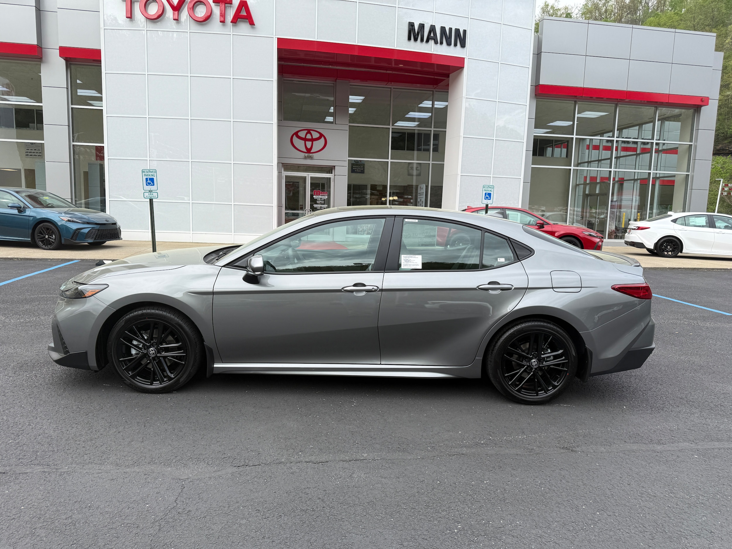 View vehicle photo 2
