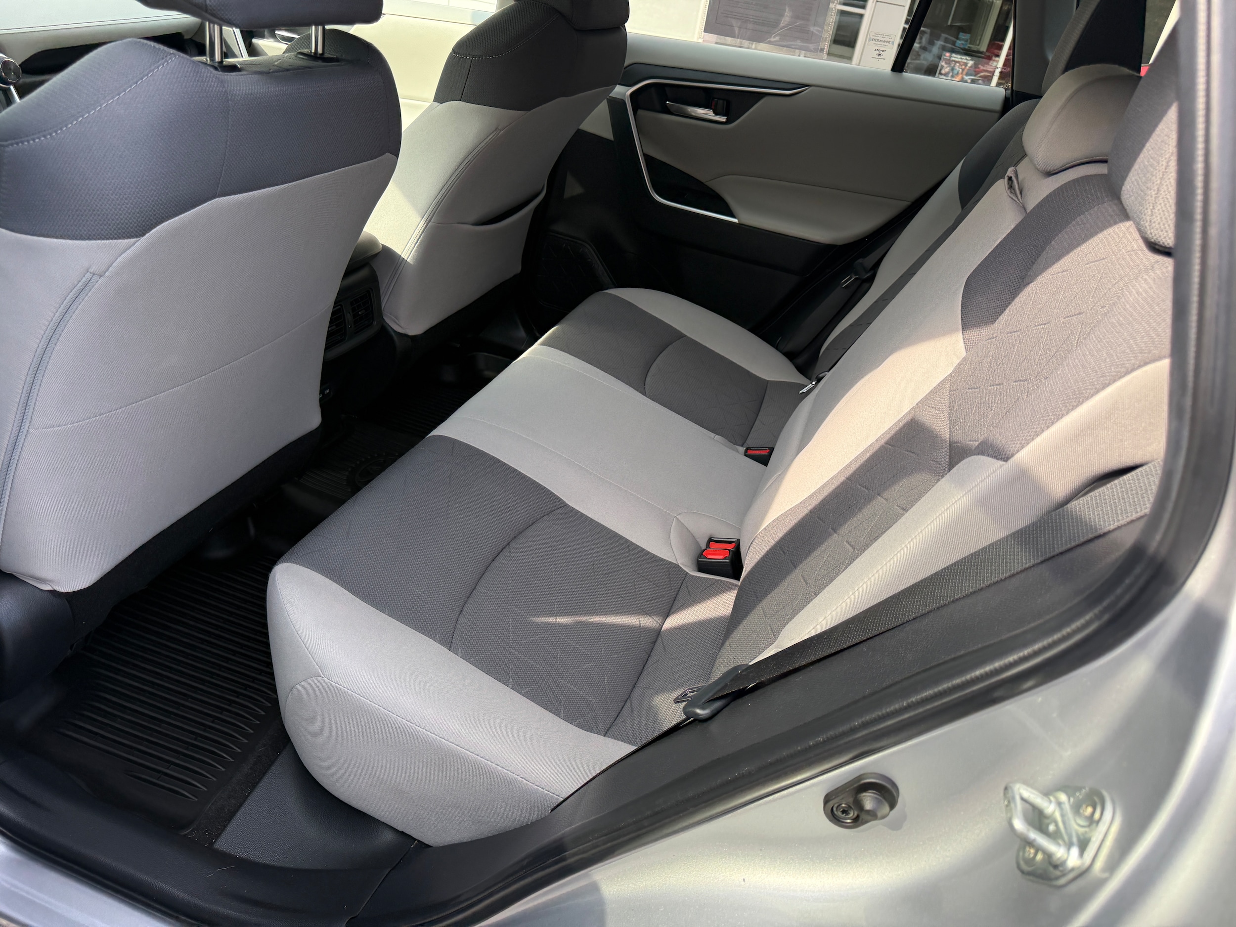 2023 Toyota RAV4 XLE - Photo 11