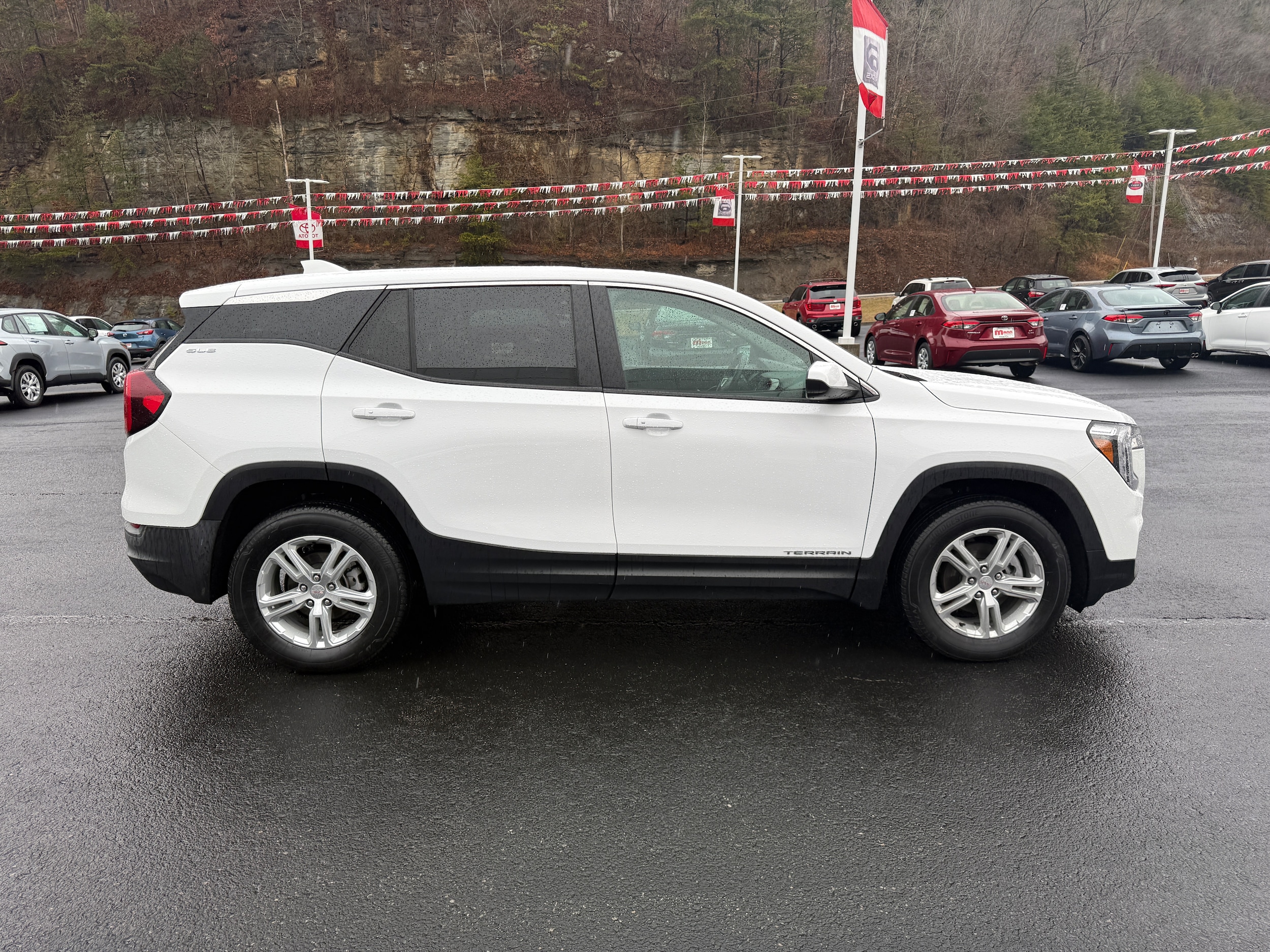 2024 GMC Terrain SLE - Photo 6
