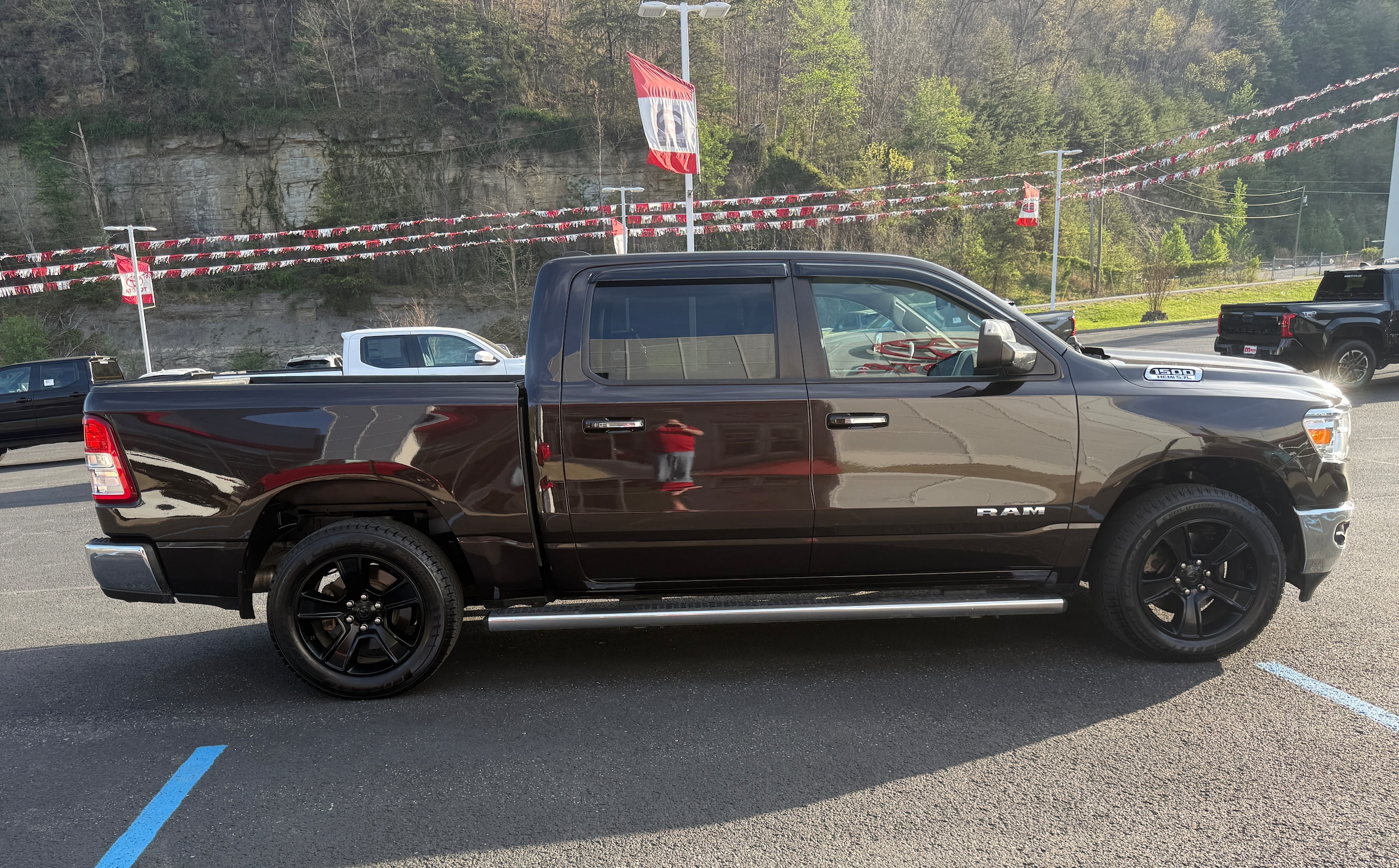 View vehicle photo 6