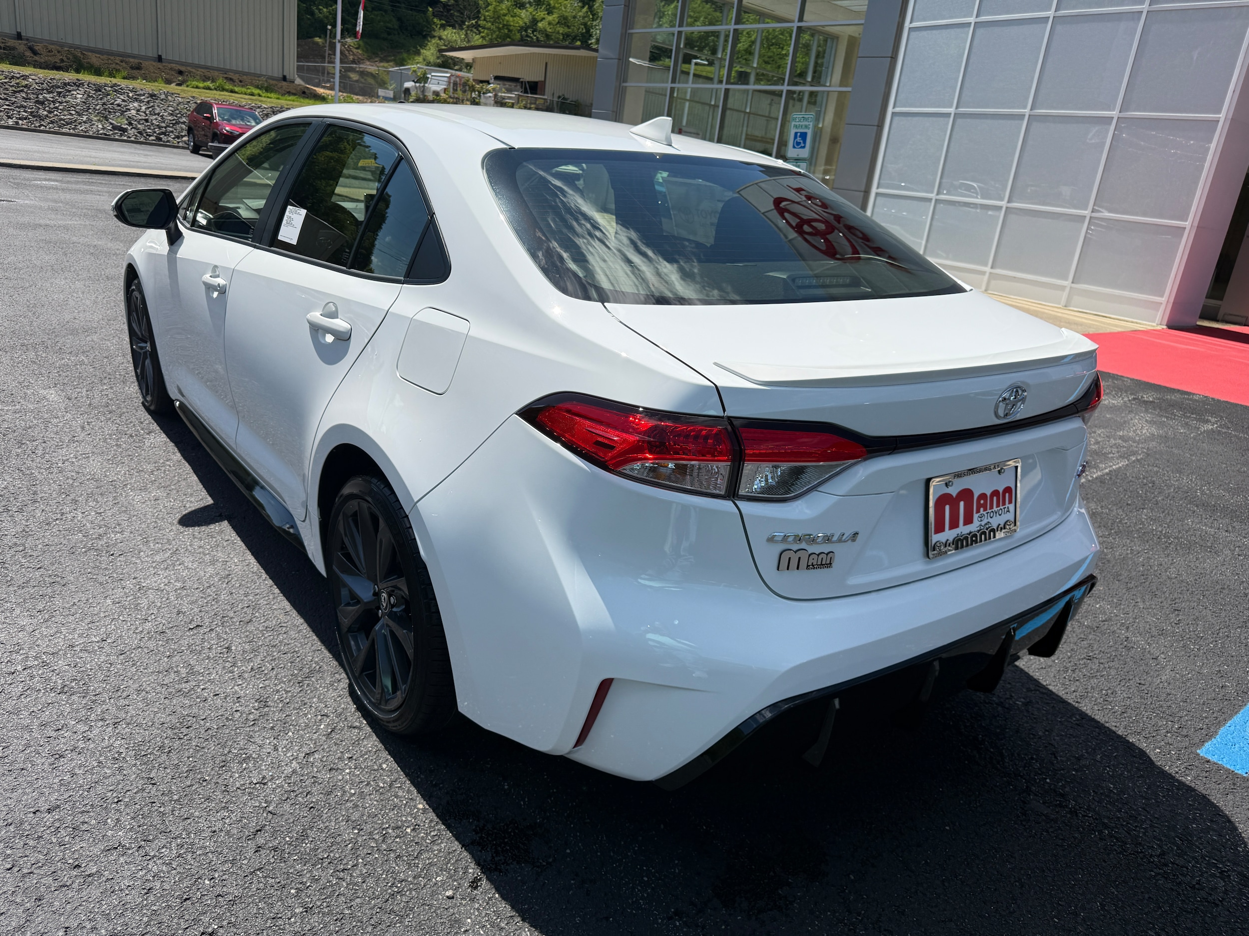 2026 Toyota Corolla SE - Photo 9