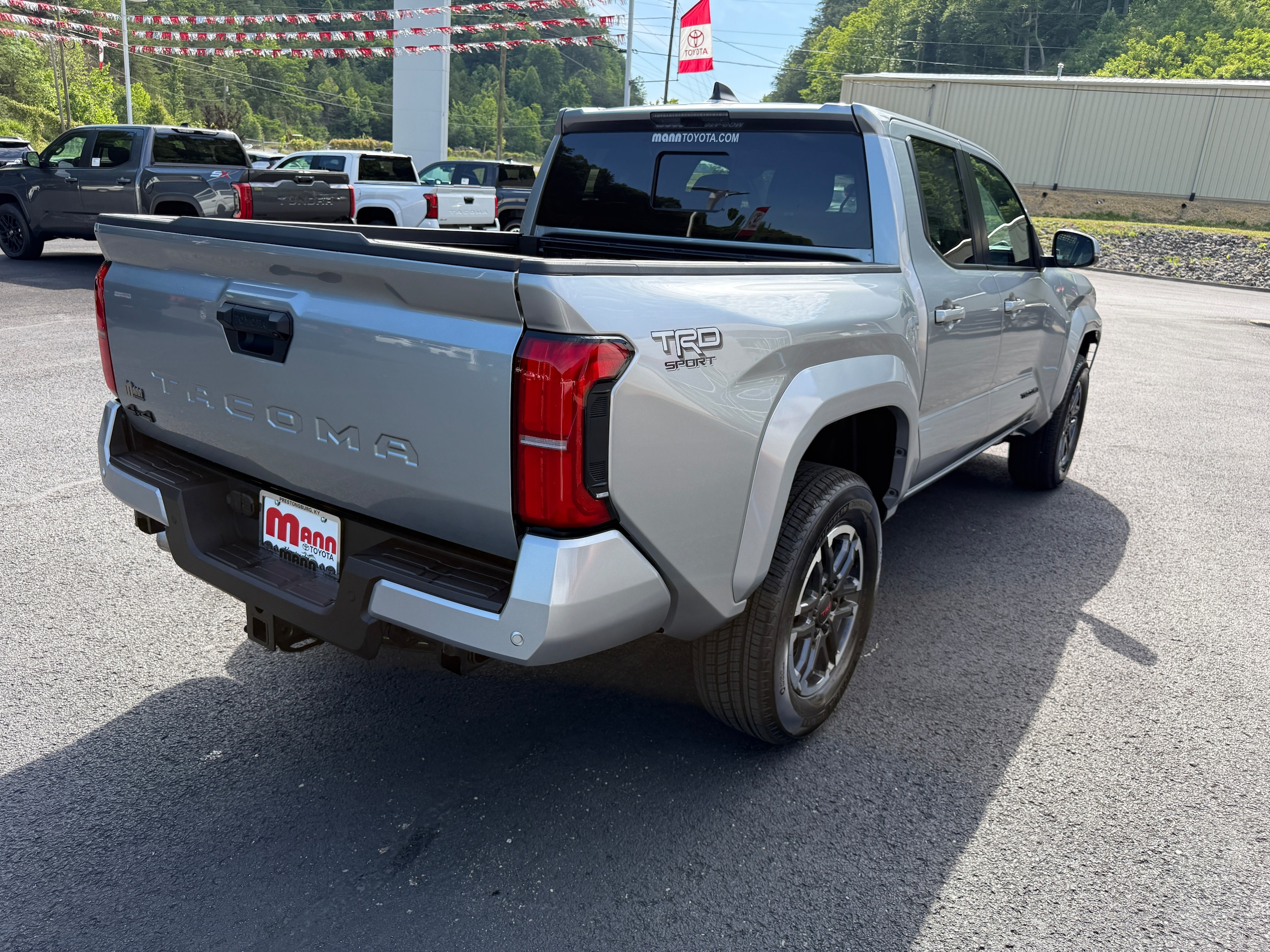 View vehicle photo 7