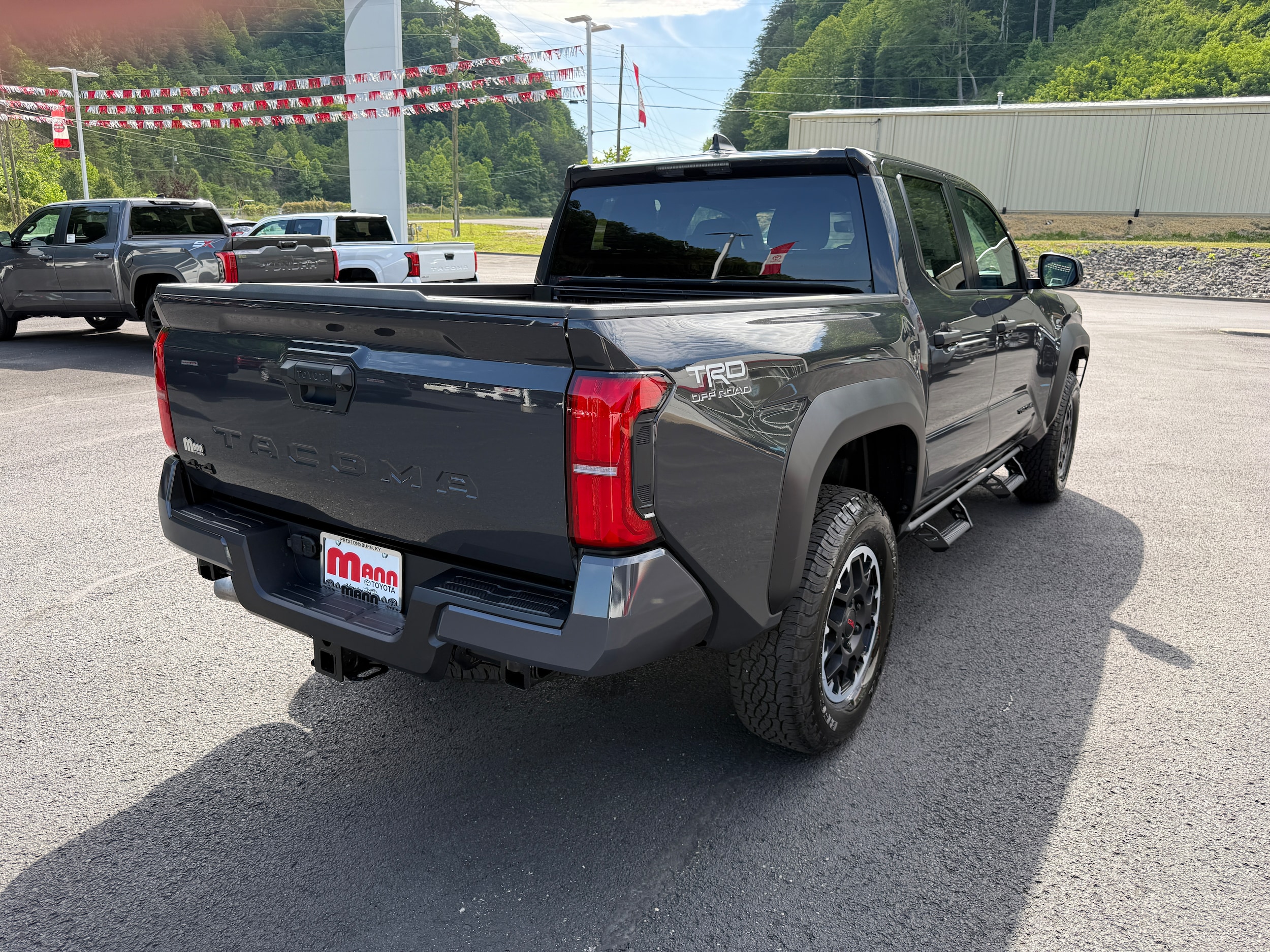View vehicle photo 7