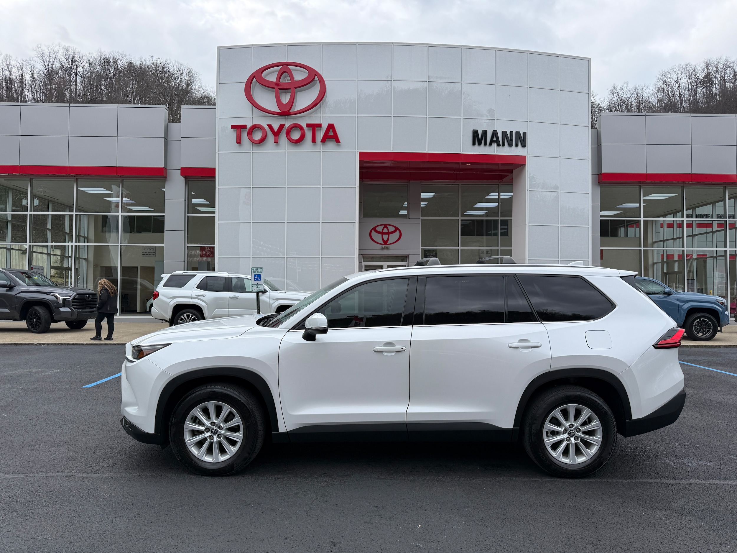 2024 Toyota Grand Highlander XLE's photo