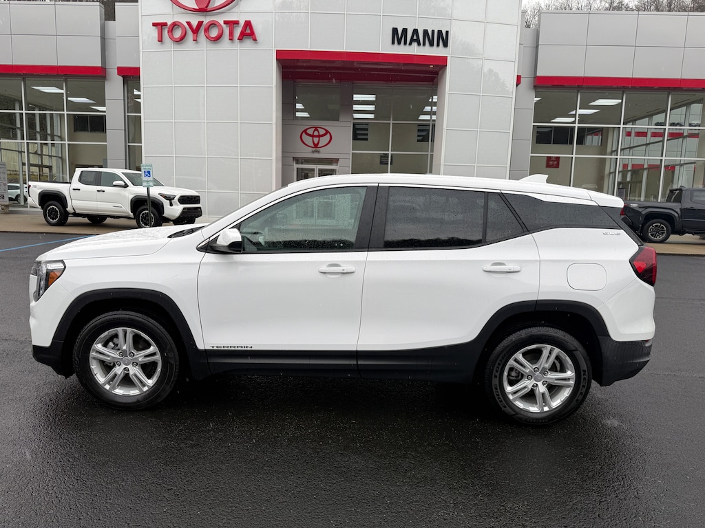 Used 2024 GMC Terrain SLE SUV