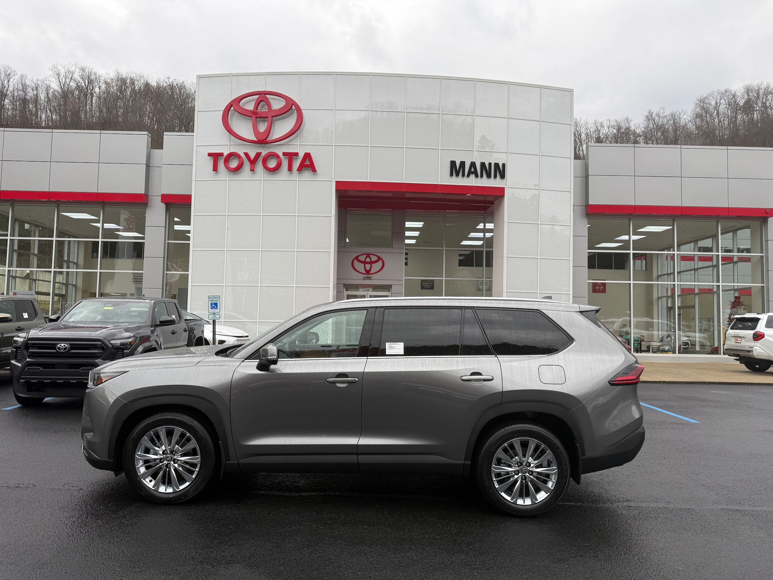 2026 Toyota Grand Highlander Platinum's photo