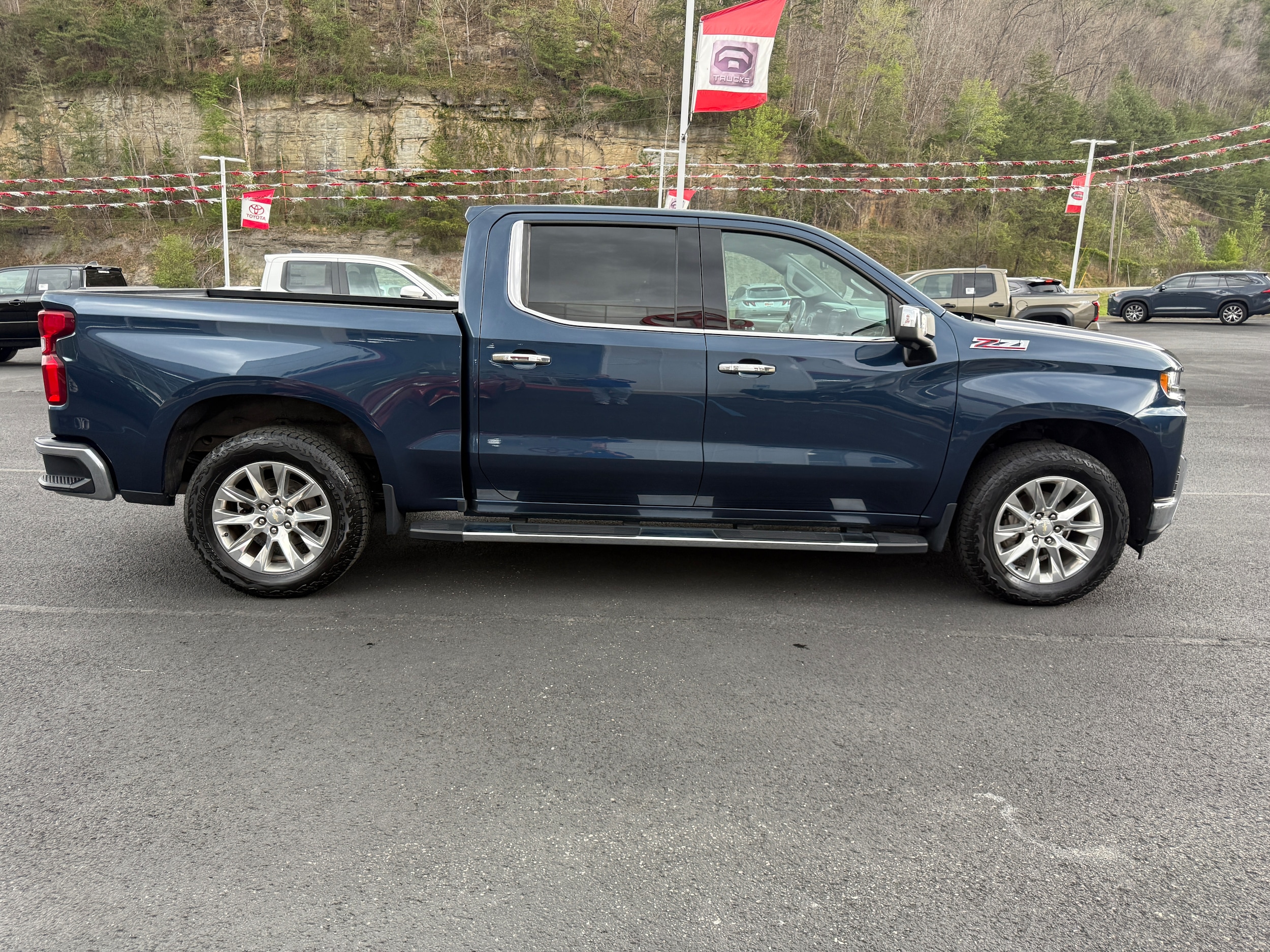 View vehicle photo 6