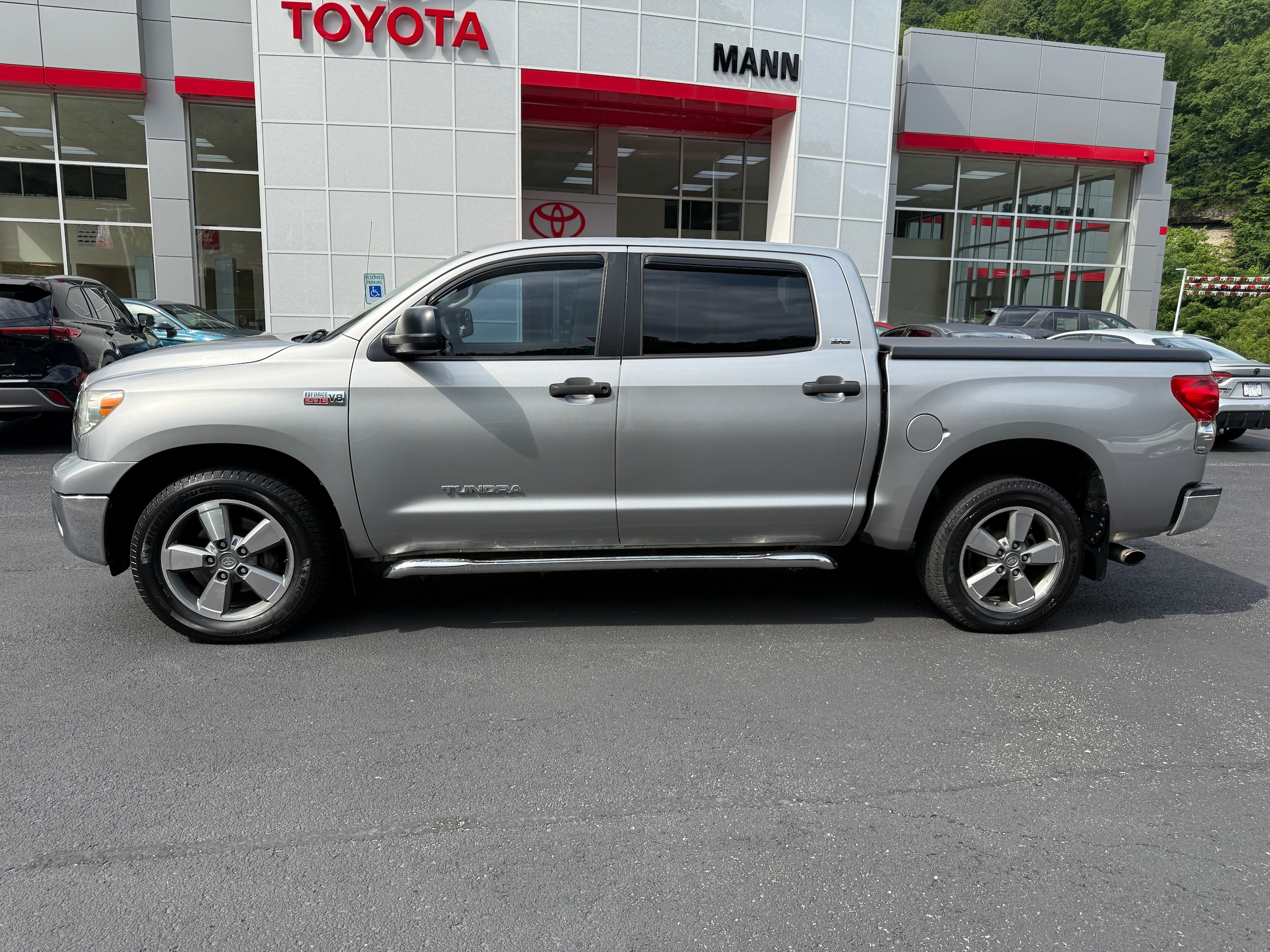 Used 2007 Toyota Tundra SR5 with VIN 5TBEV541X7S462833 for sale in Prestonsburg, KY
