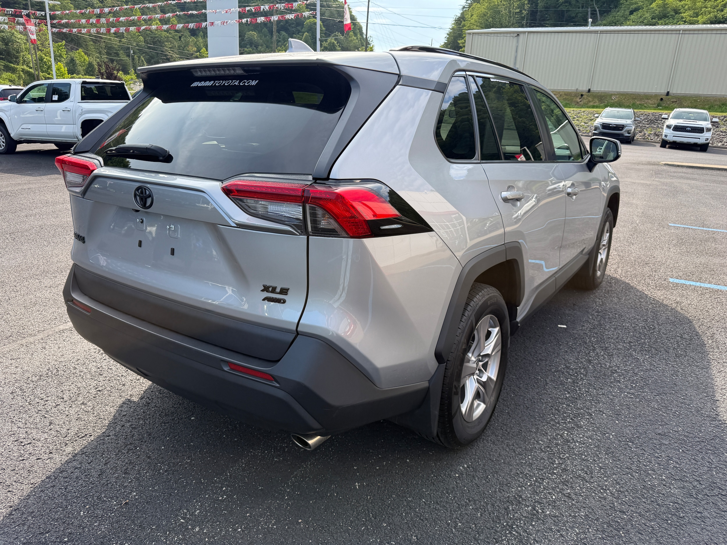 2023 Toyota RAV4 XLE - Photo 7
