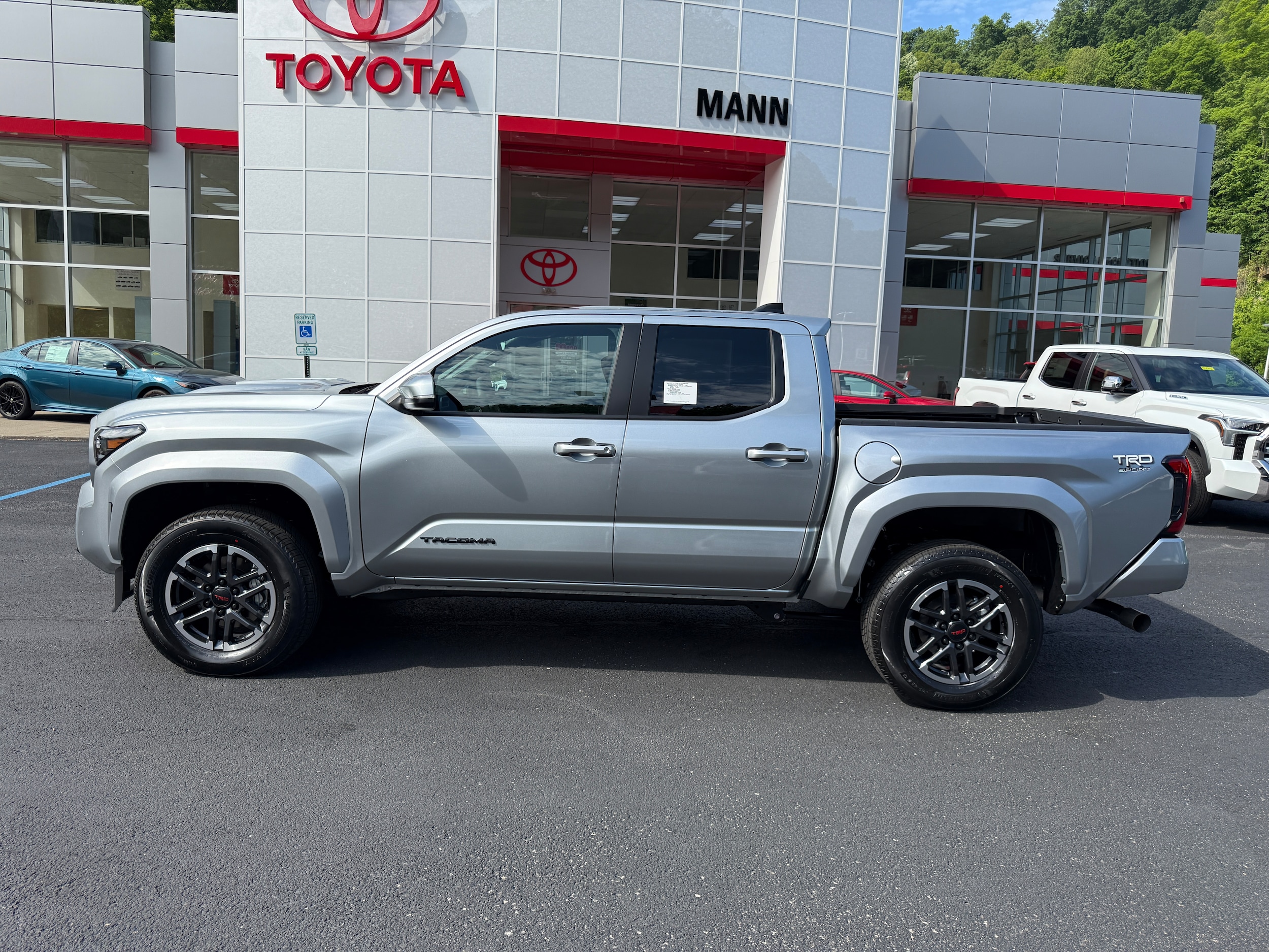 View vehicle photo 2