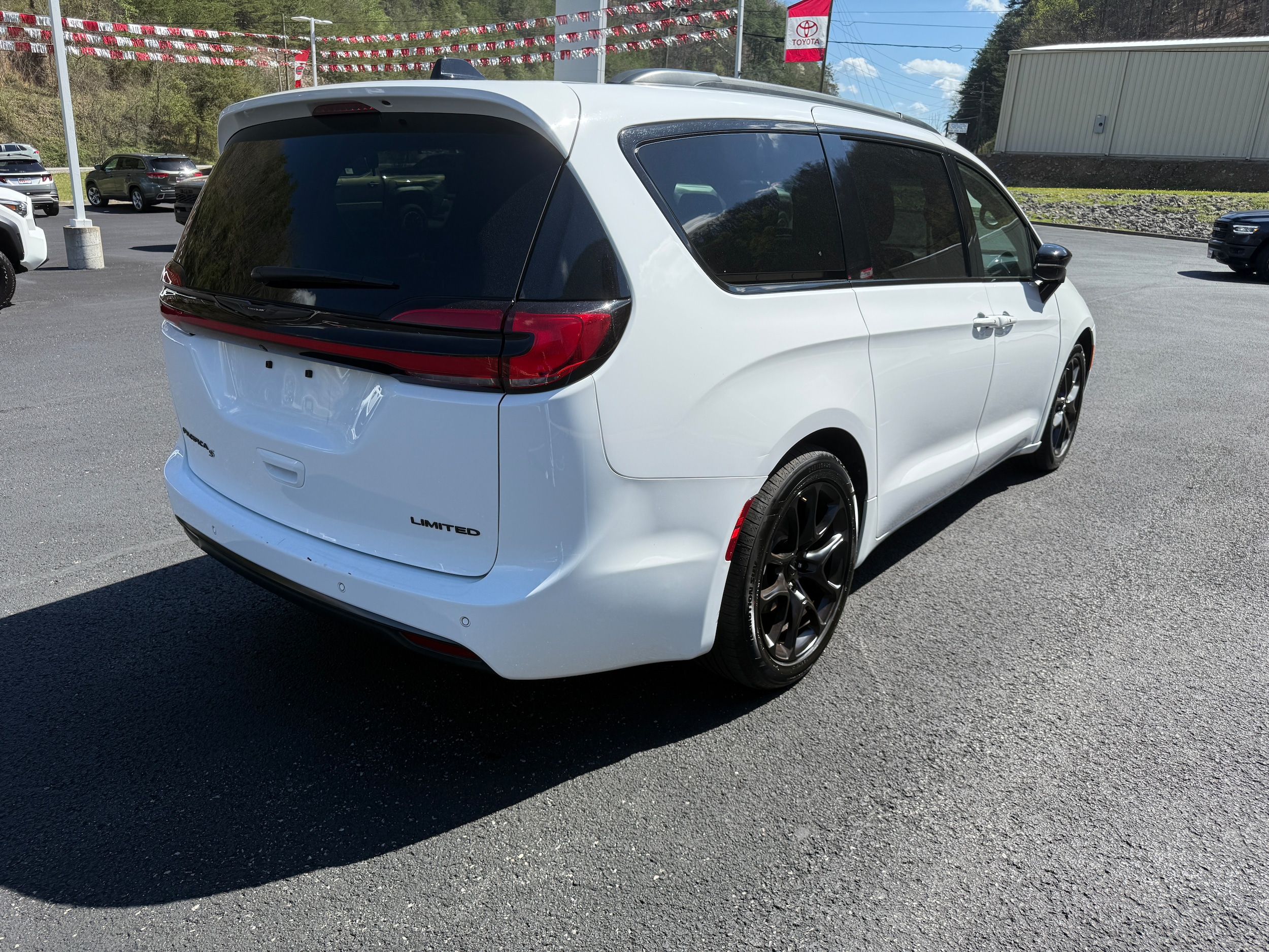 2025 Chrysler Pacifica Limited - Photo 7