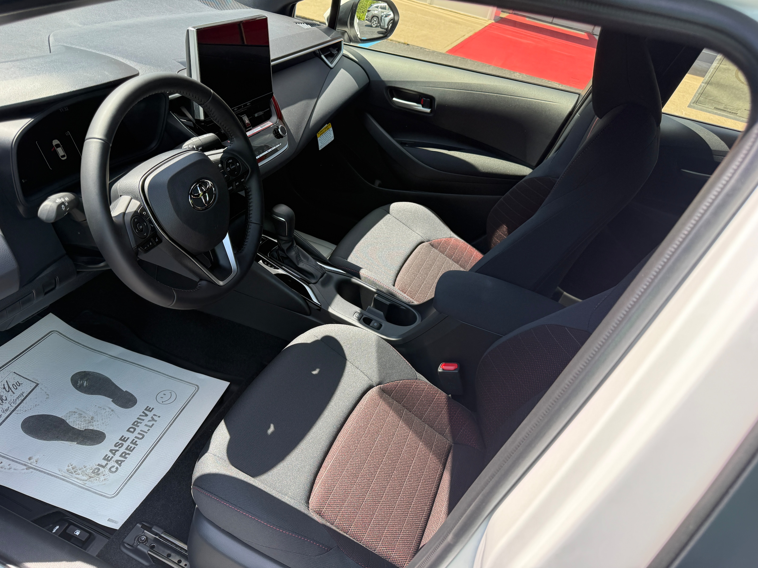 2026 Toyota Corolla SE - Photo 14