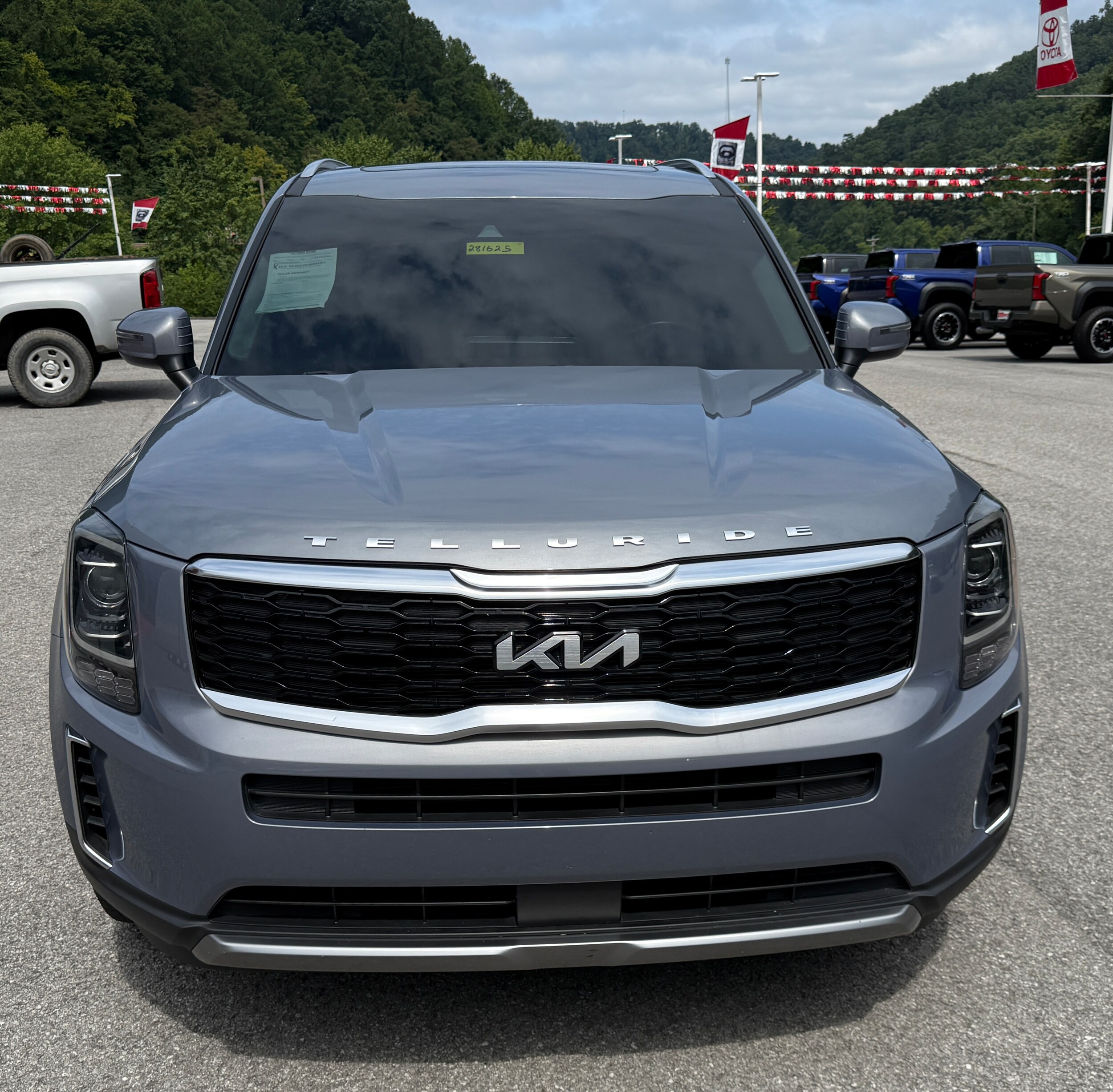 2022 Kia Telluride S photo 2