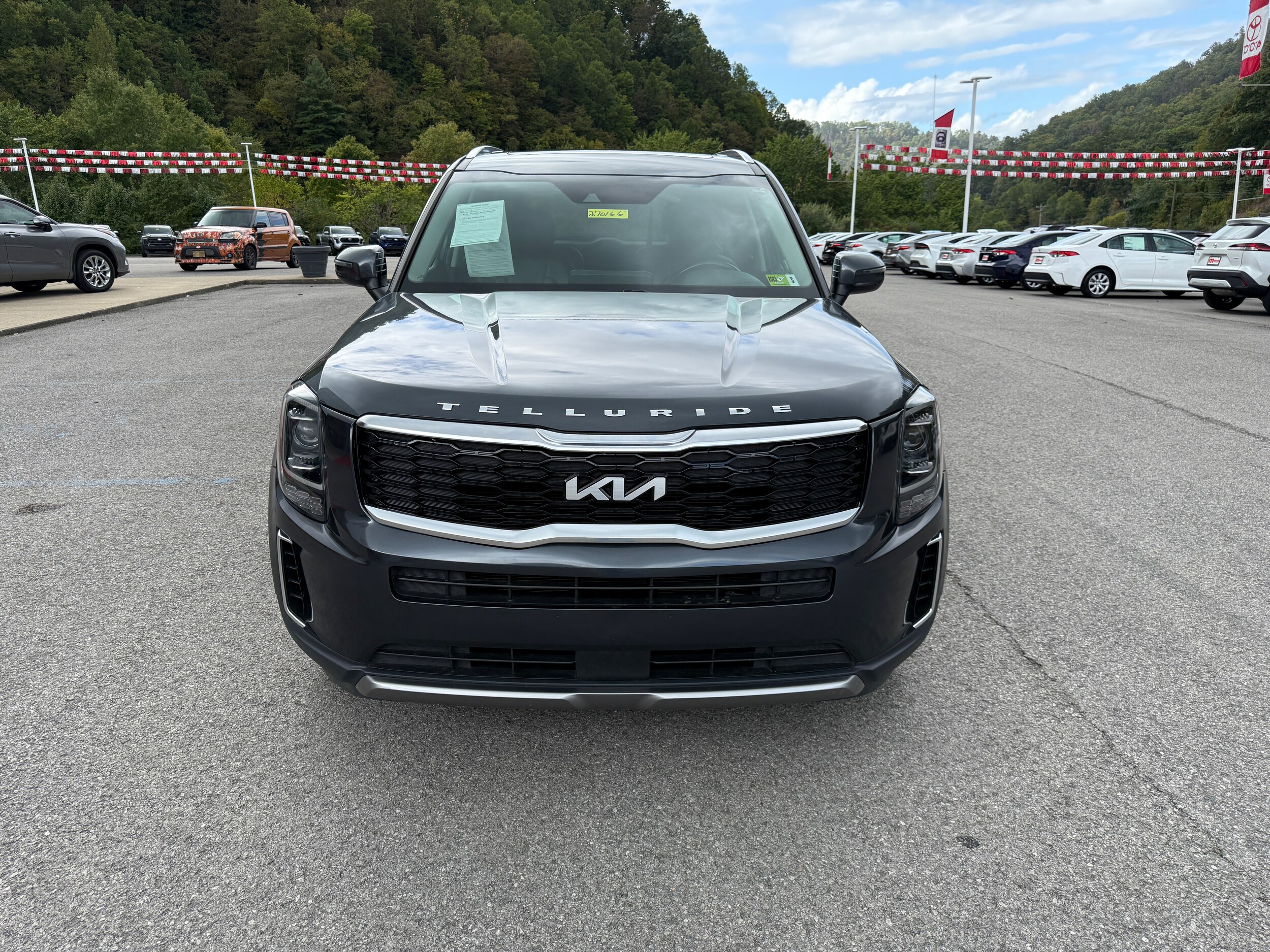 2022 Kia Telluride S photo 2