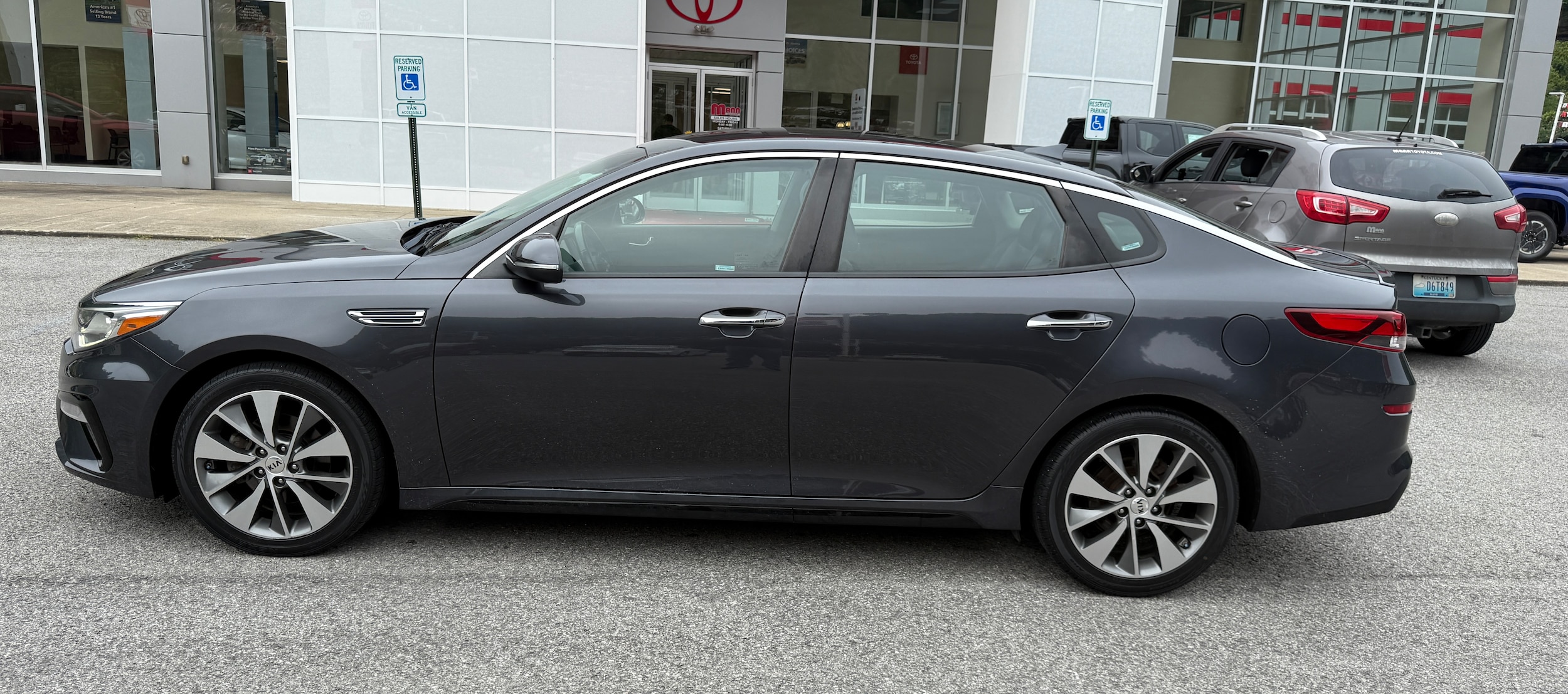 Used 2019 Kia Optima S with VIN 5XXGT4L35KG287212 for sale in Prestonsburg, KY