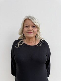 Staff member Tammy Ratliff from ID_2bc10ee13299