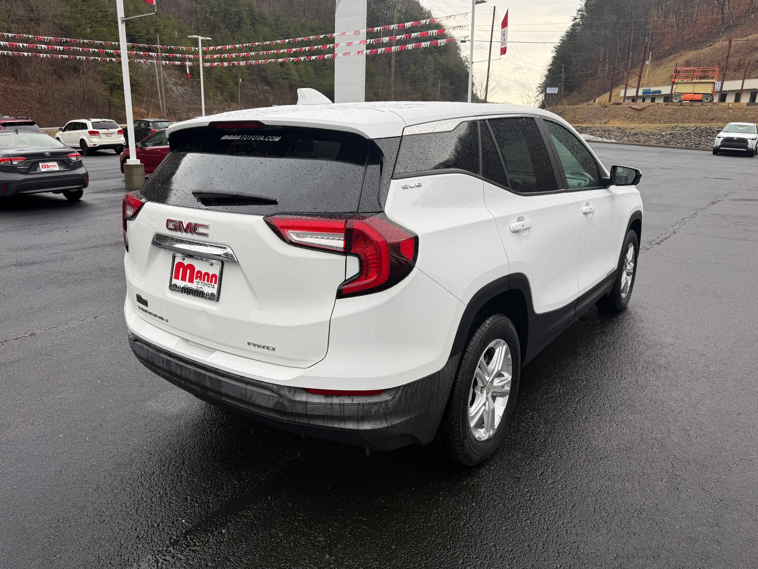 2024 GMC Terrain SLE - Photo 7
