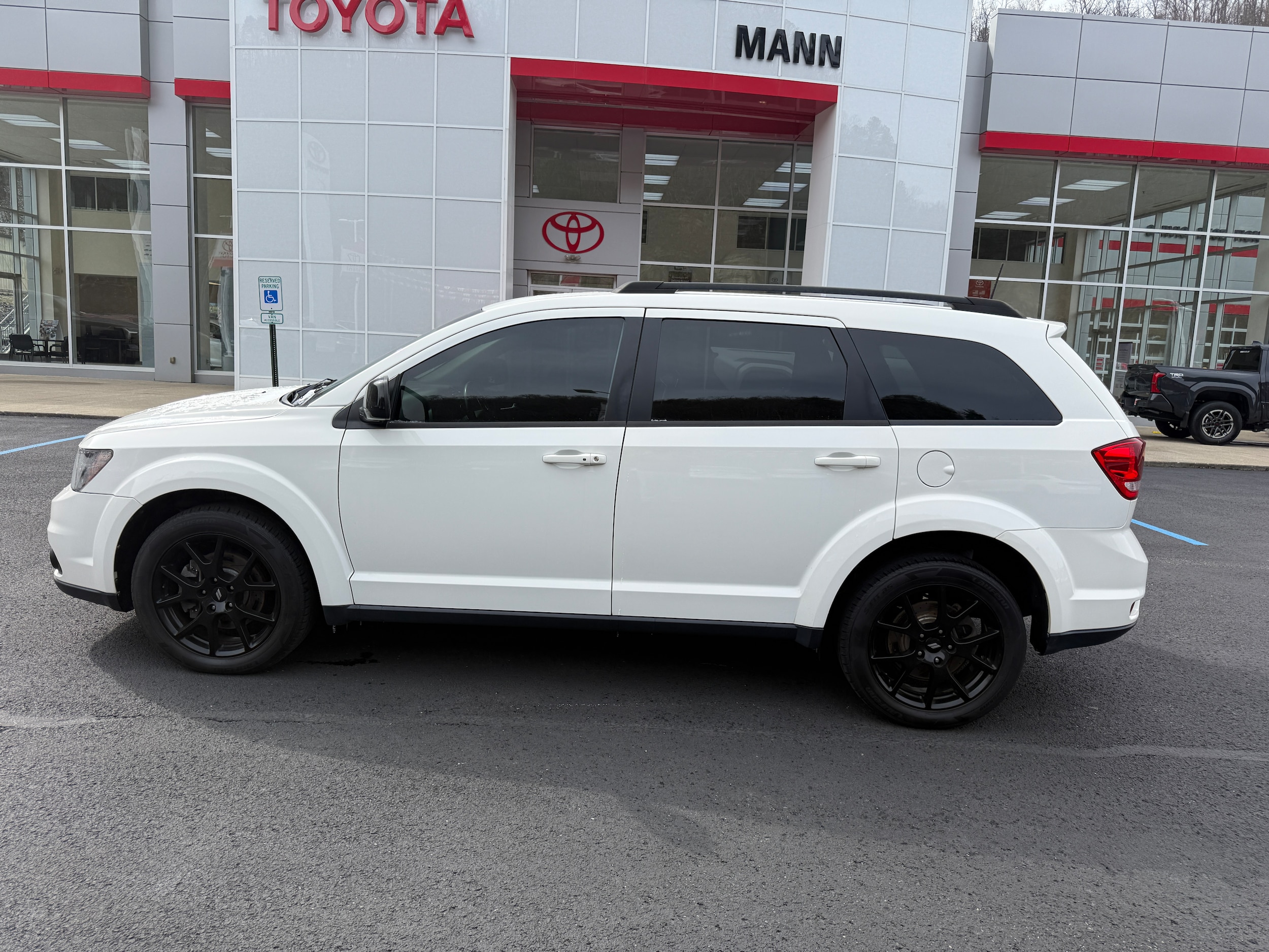 Used 2019 Dodge Journey SE with VIN 3C4PDCBBXKT821261 for sale in Prestonsburg, KY
