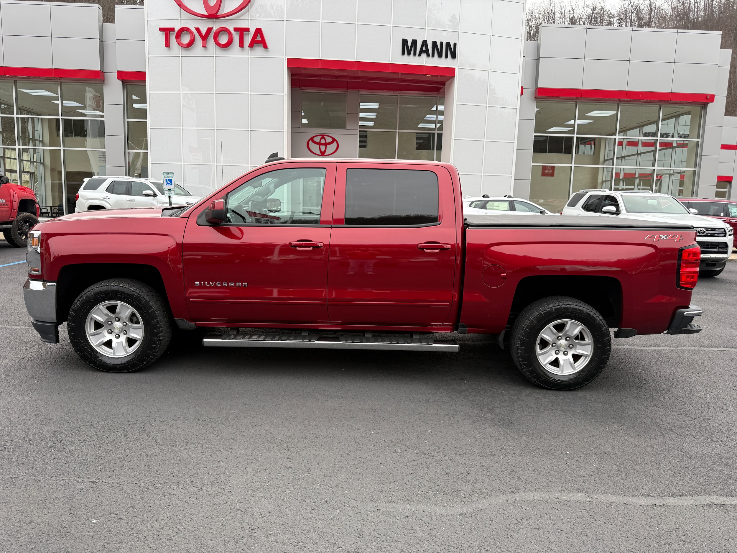 2018 Chevrolet Silverado 1500 LT Crew Cab 4WD